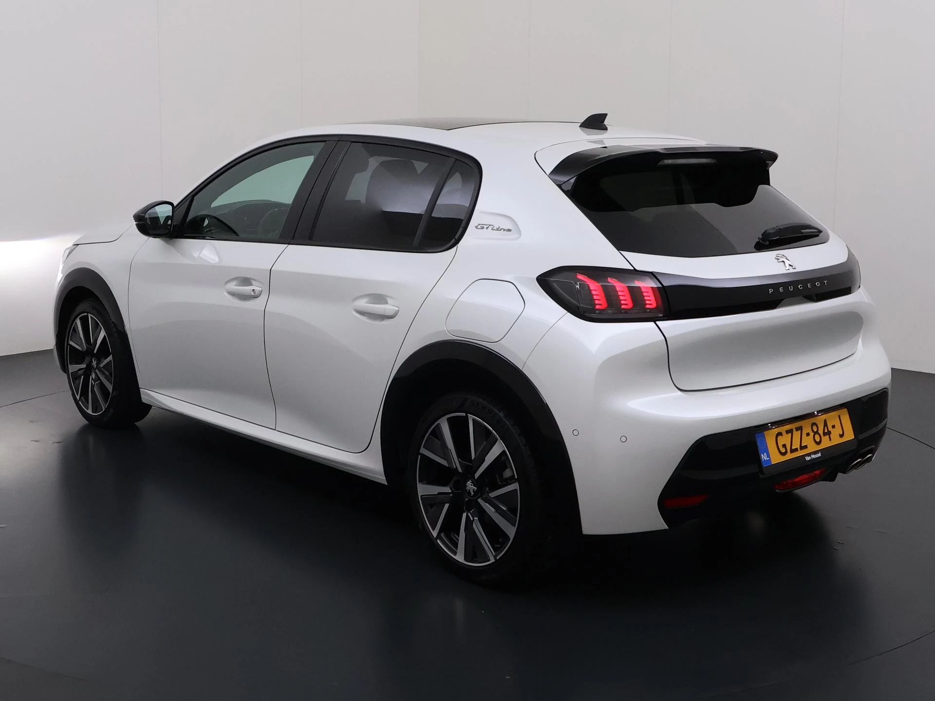 Peugeot-208-image-1