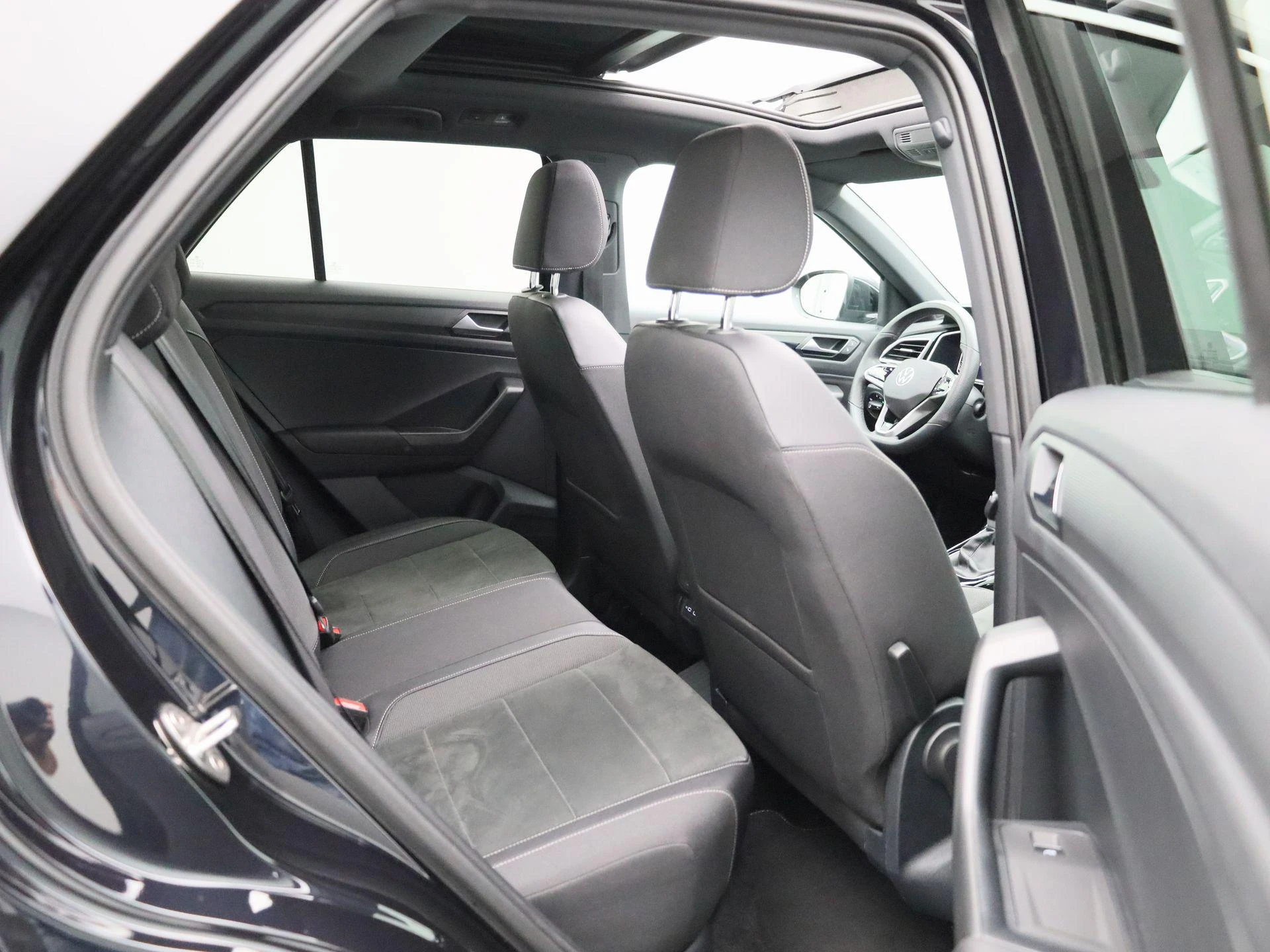 Volkswagen-T-Roc-image-34