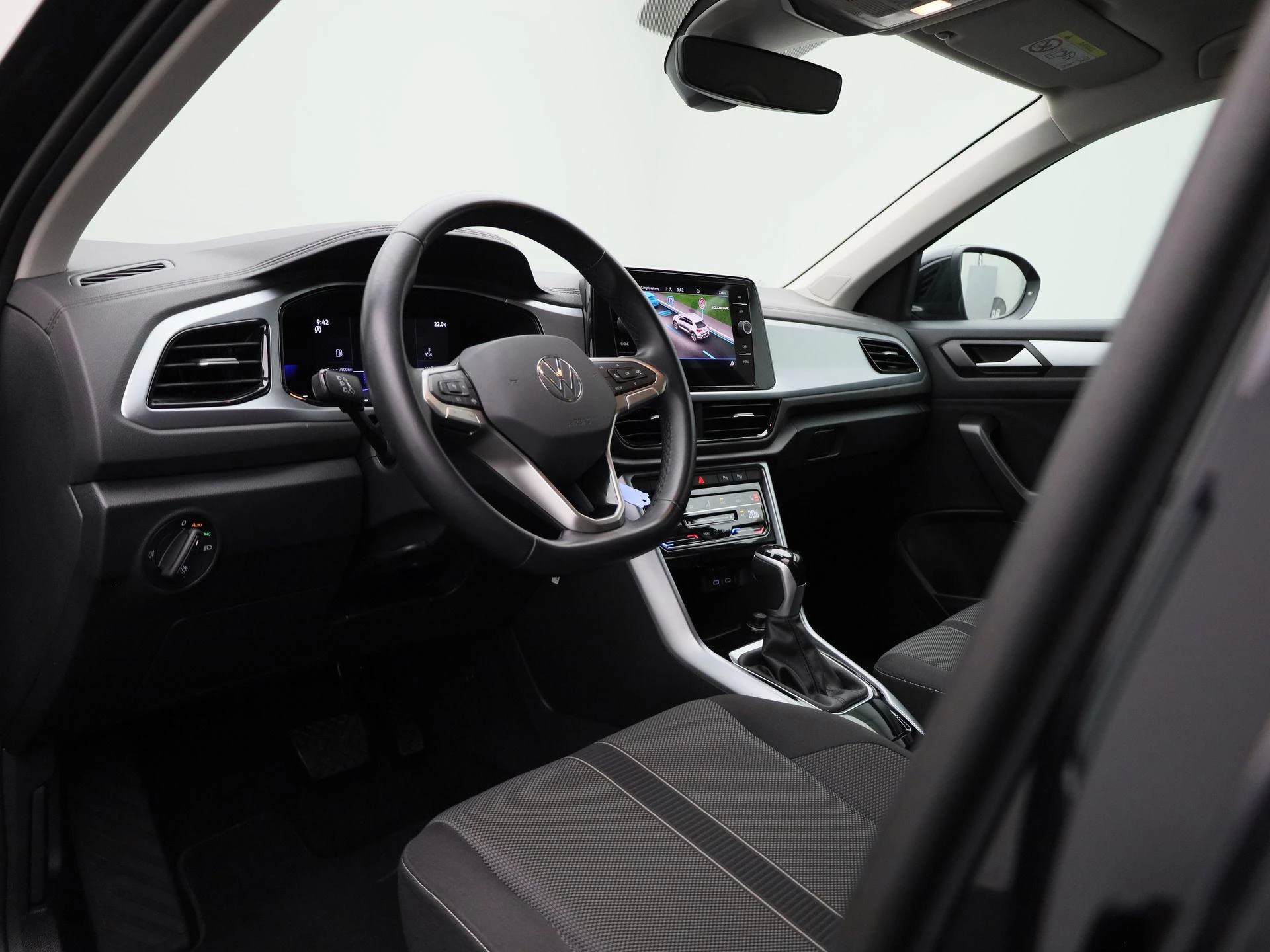 Volkswagen-T-Roc-image-32