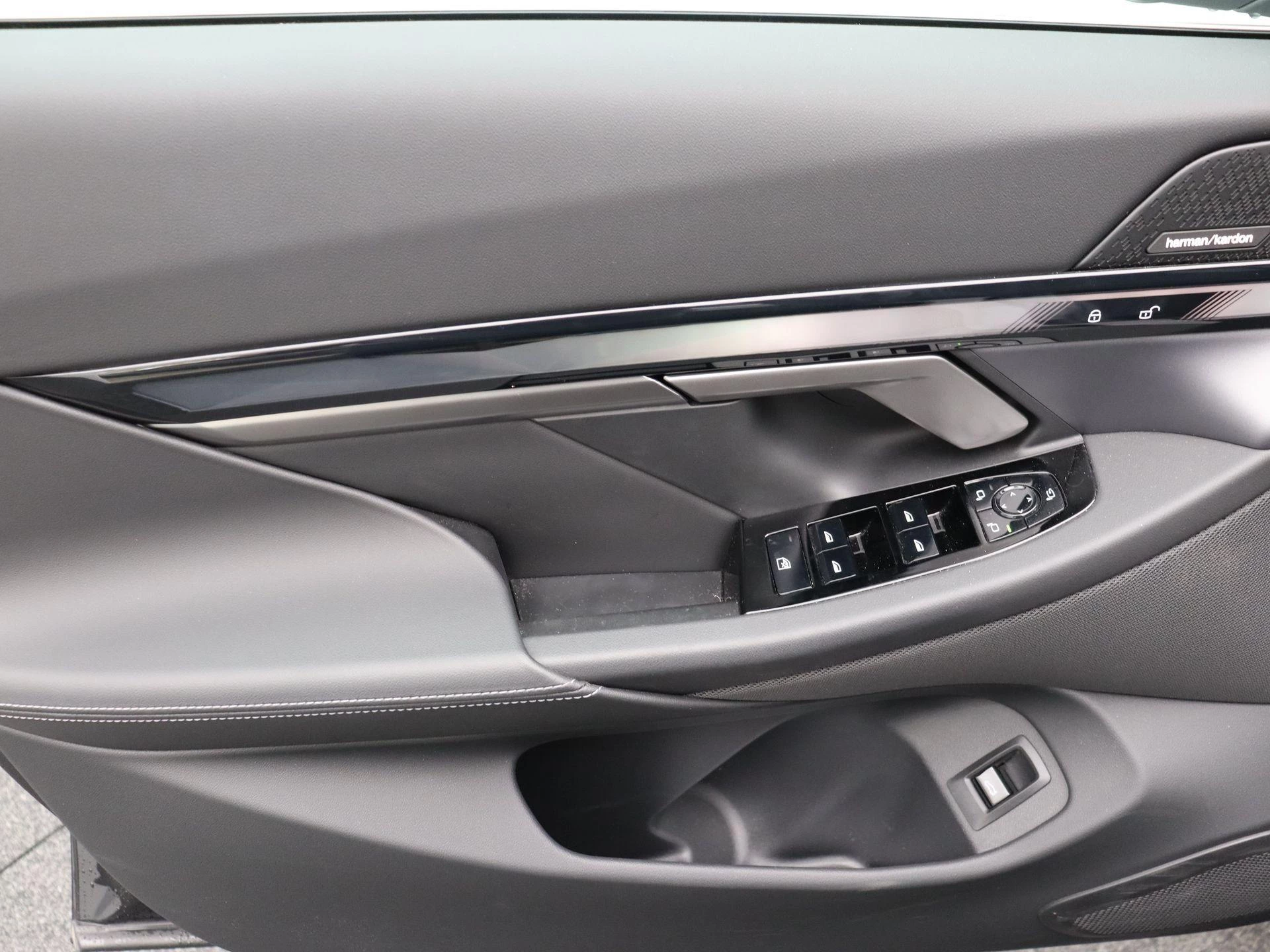 BMW-i5-image-11