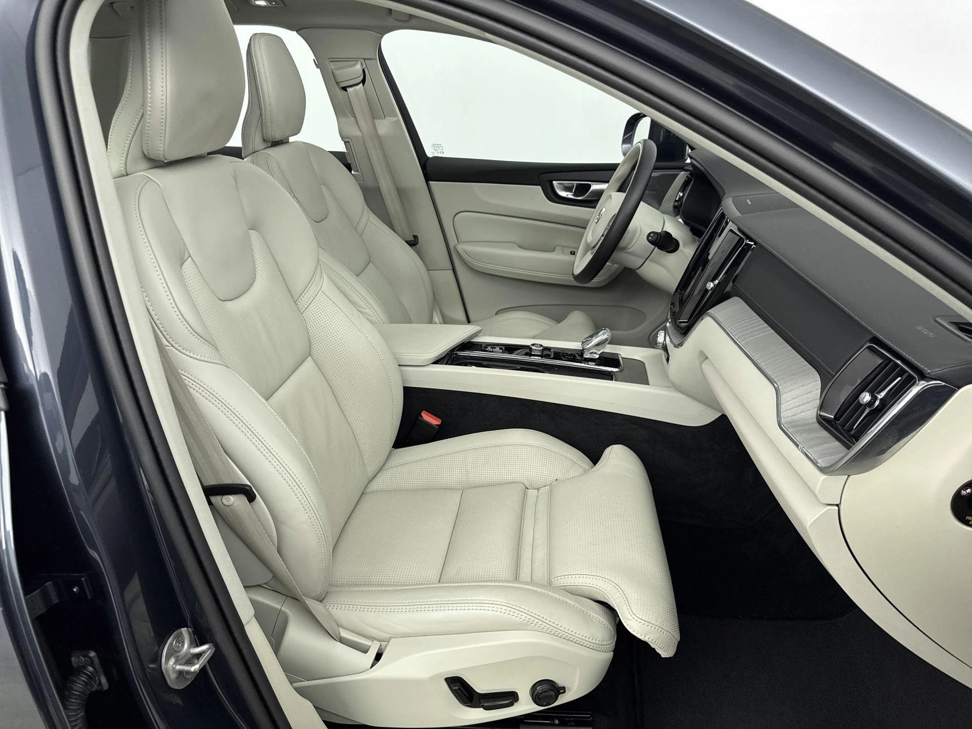 Volvo-XC60-image-30