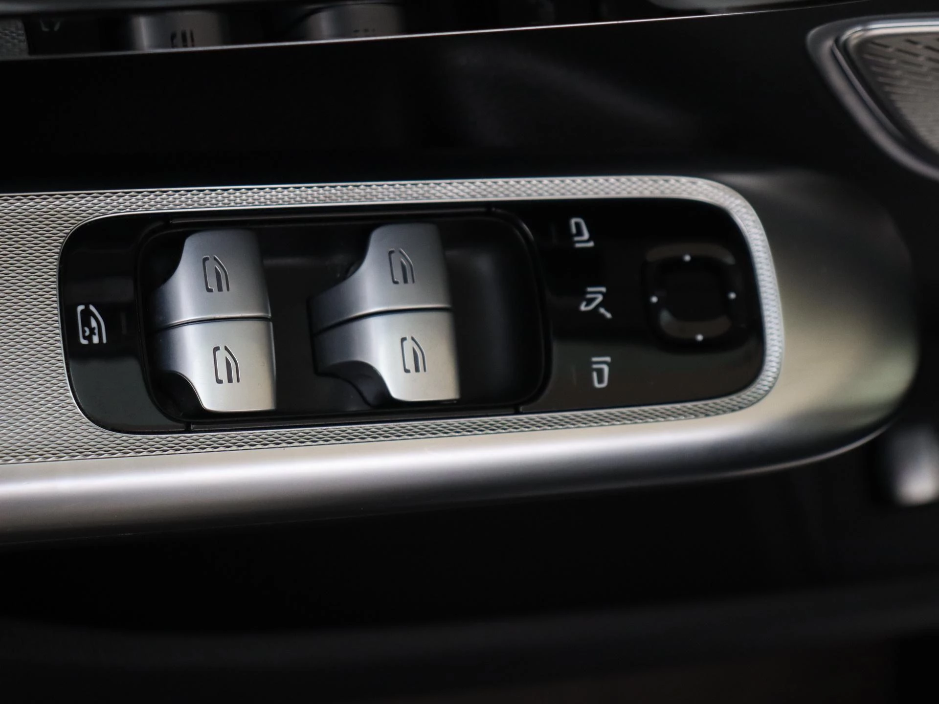 Mercedes-Benz-EQE-image-25