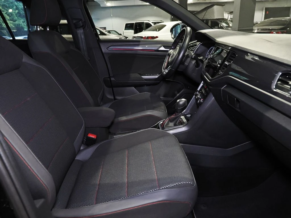 Volkswagen-T-Roc-image-11