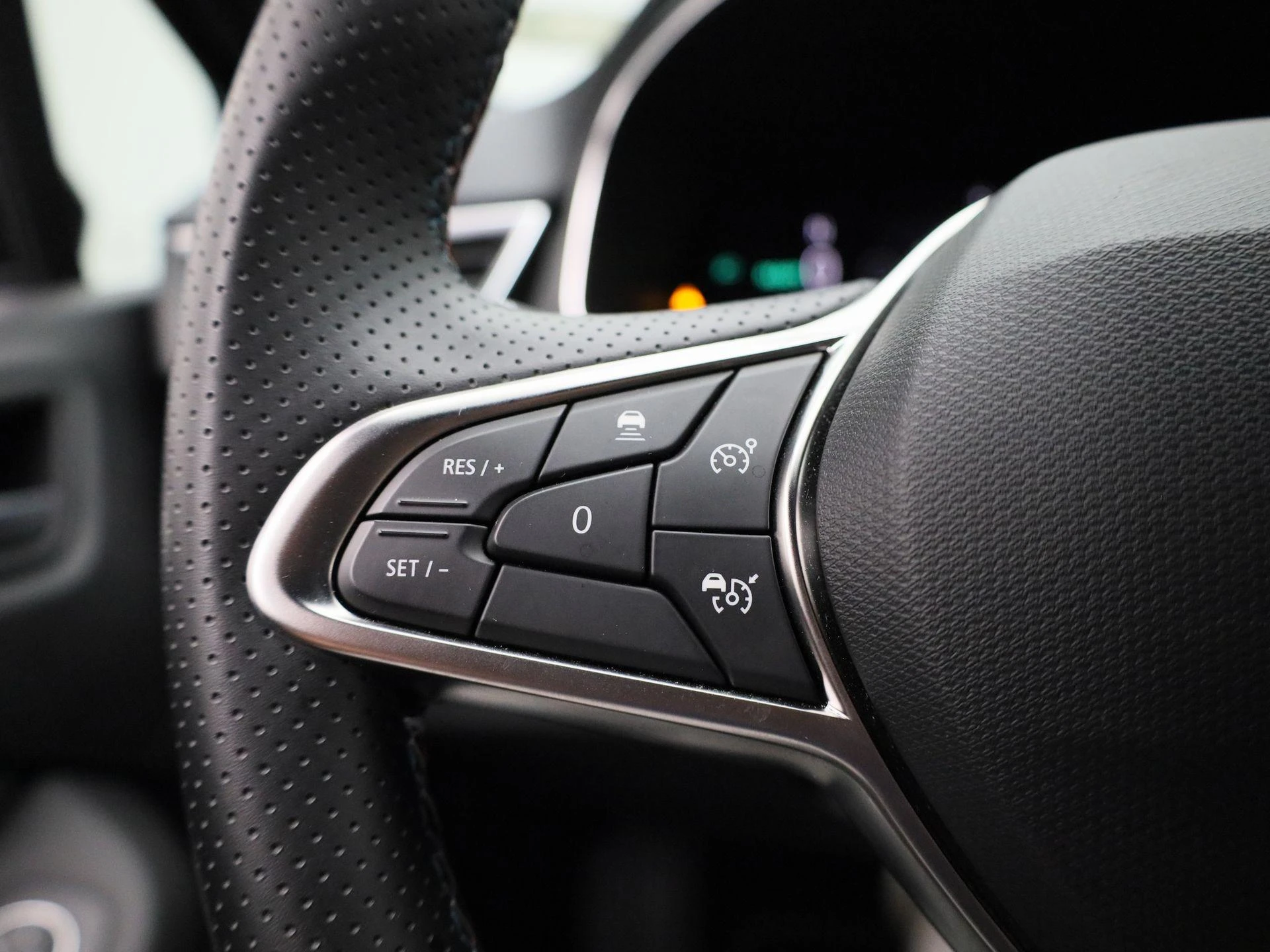 Renault-Clio-image-16