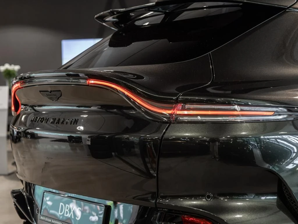 Aston Martin-DBX-image-9