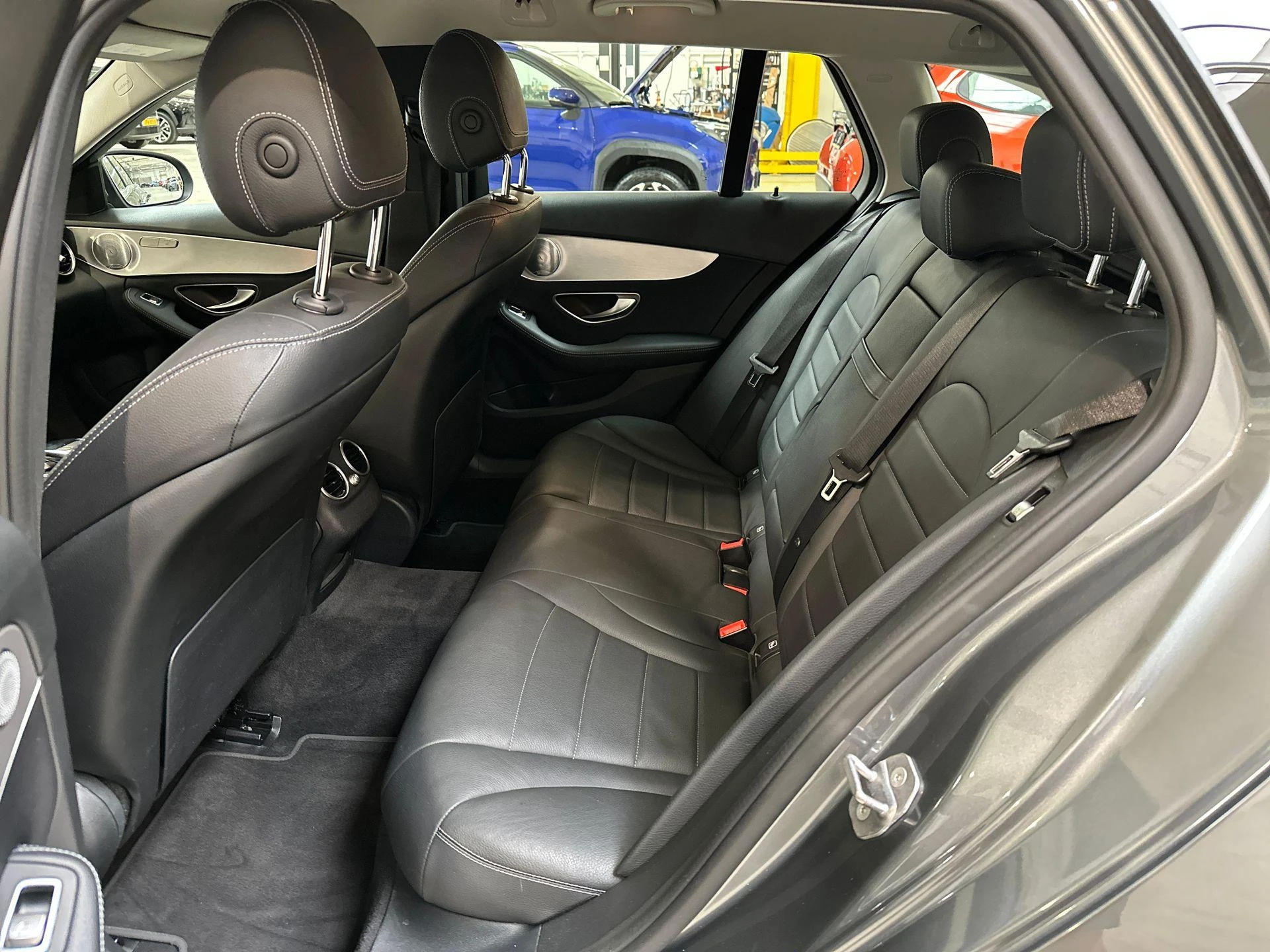 Mercedes-Benz-C-Klasse-image-9
