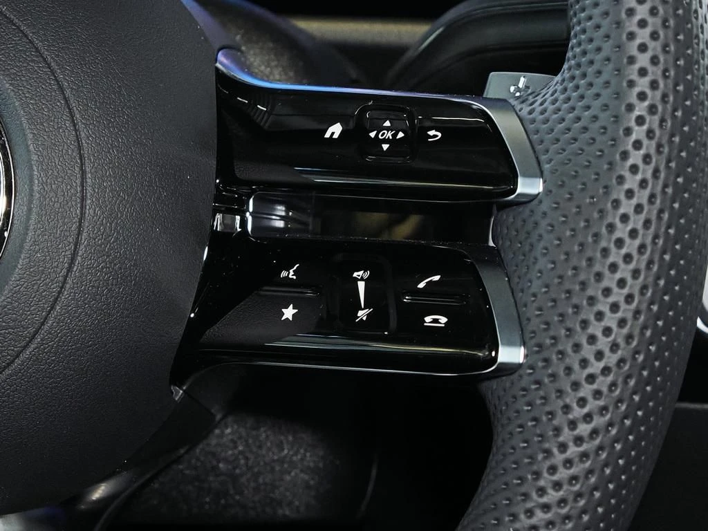 Mercedes-Benz-GLA 200-image-8