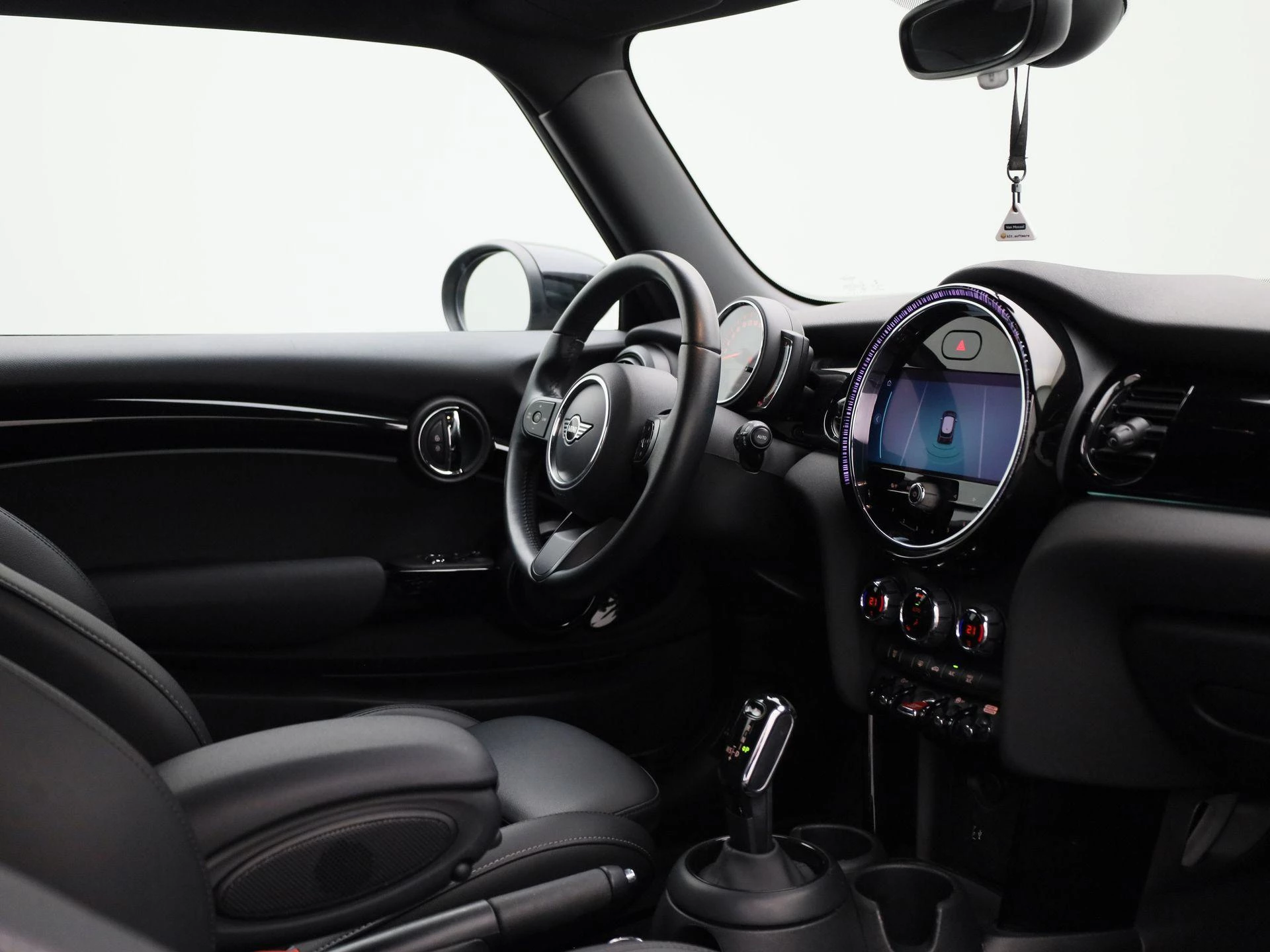 MINI-Cooper-image-28