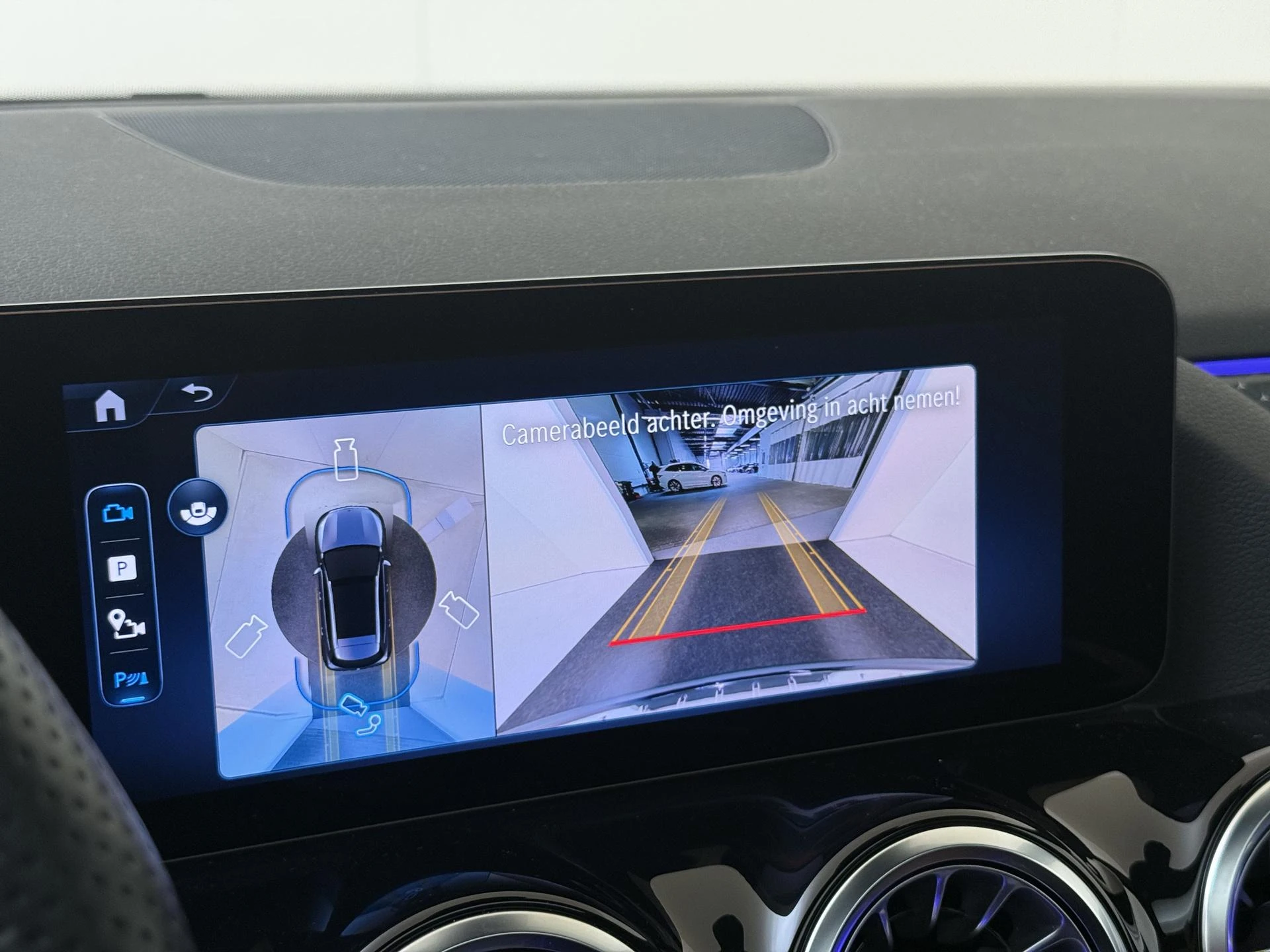 Mercedes-Benz-GLA-image-19