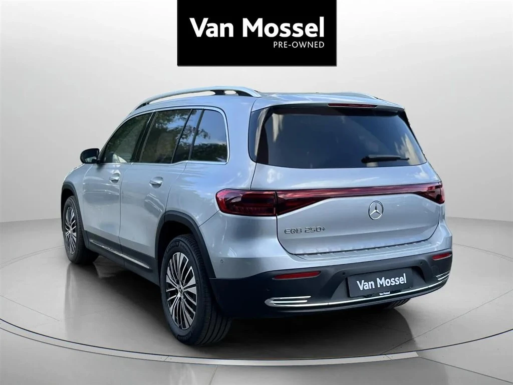 Mercedes-Benz-EQB-image-6