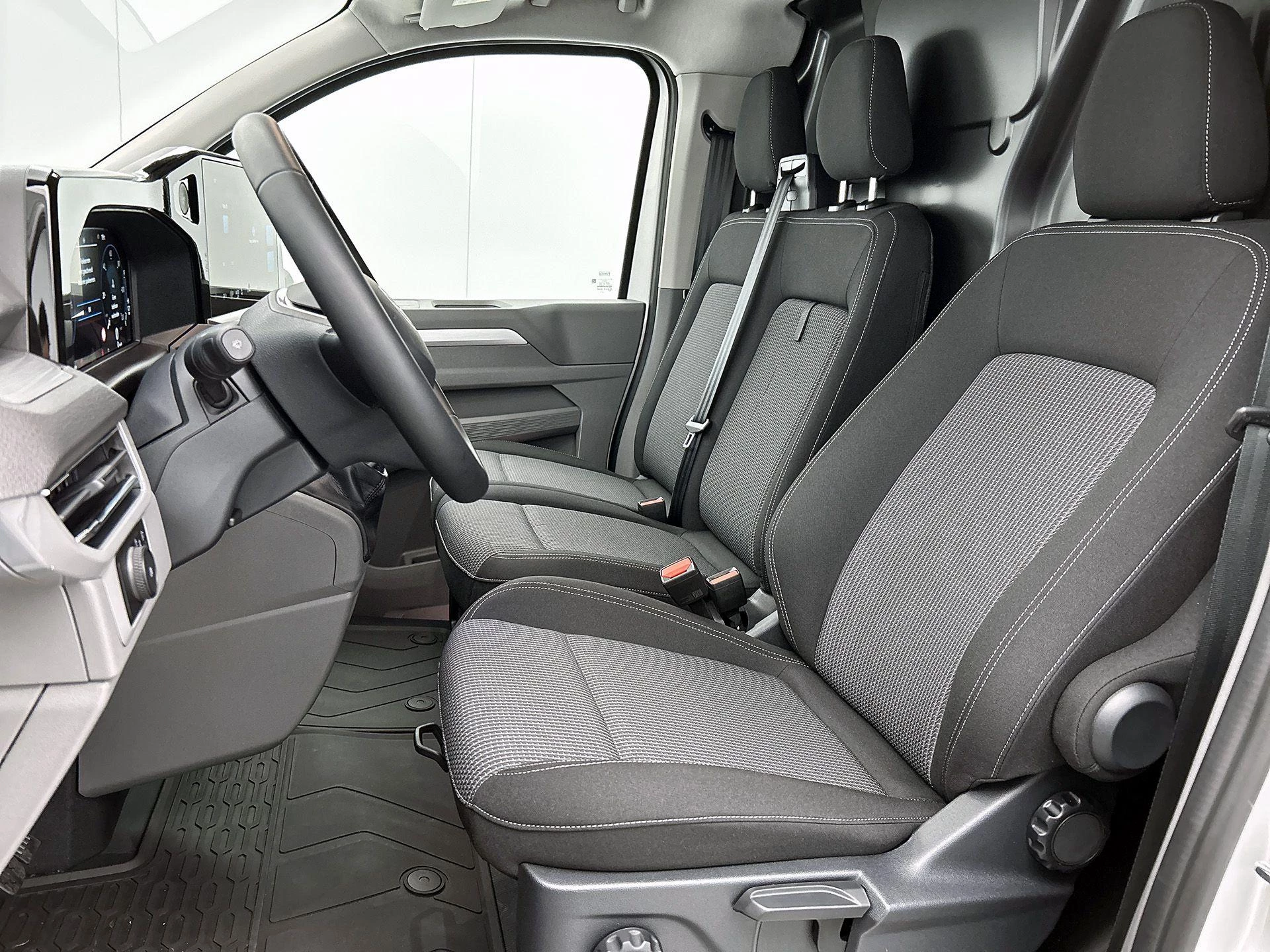 Volkswagen-Transporter-image-29