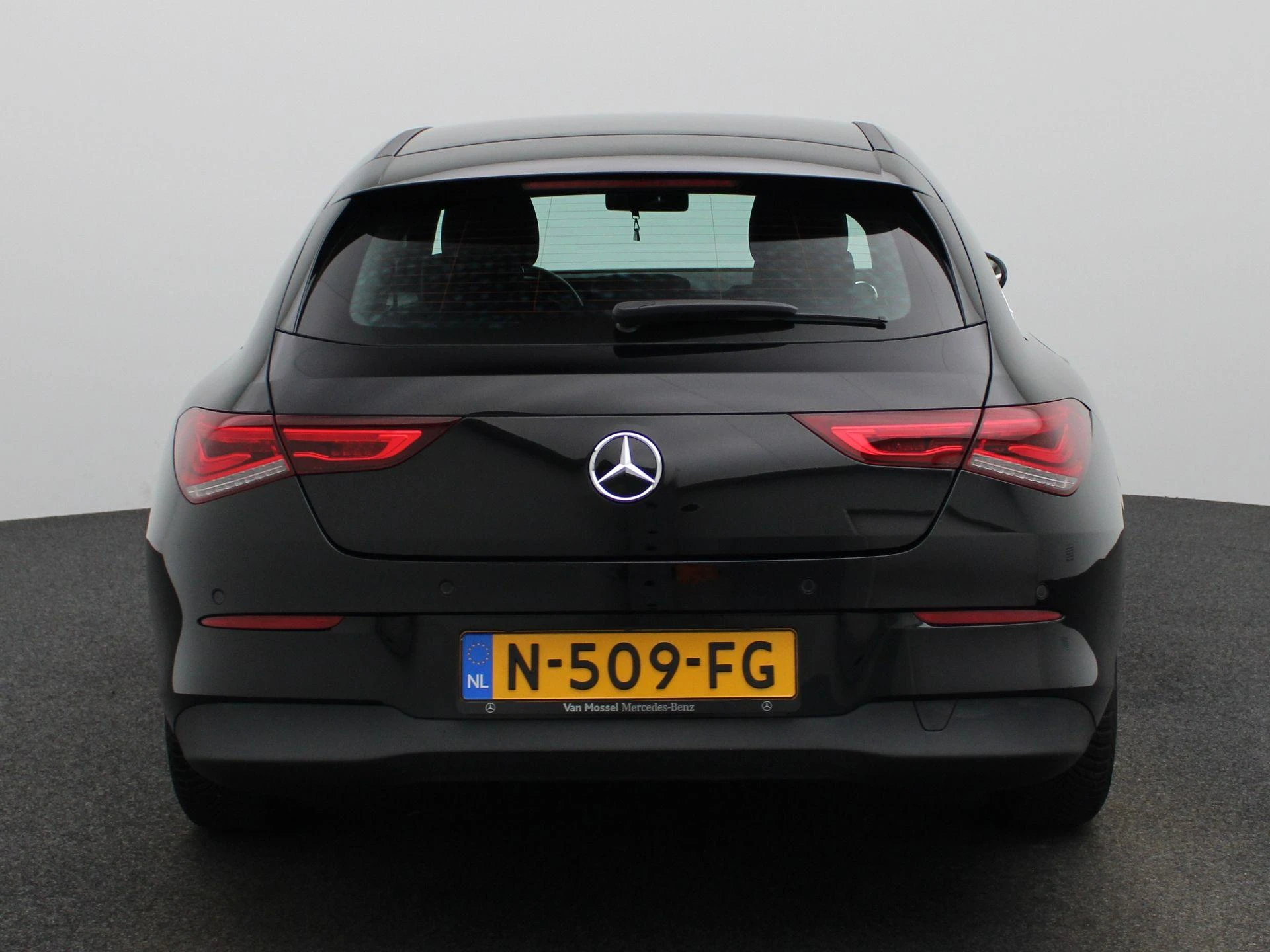 Mercedes-Benz-CLA-image-4