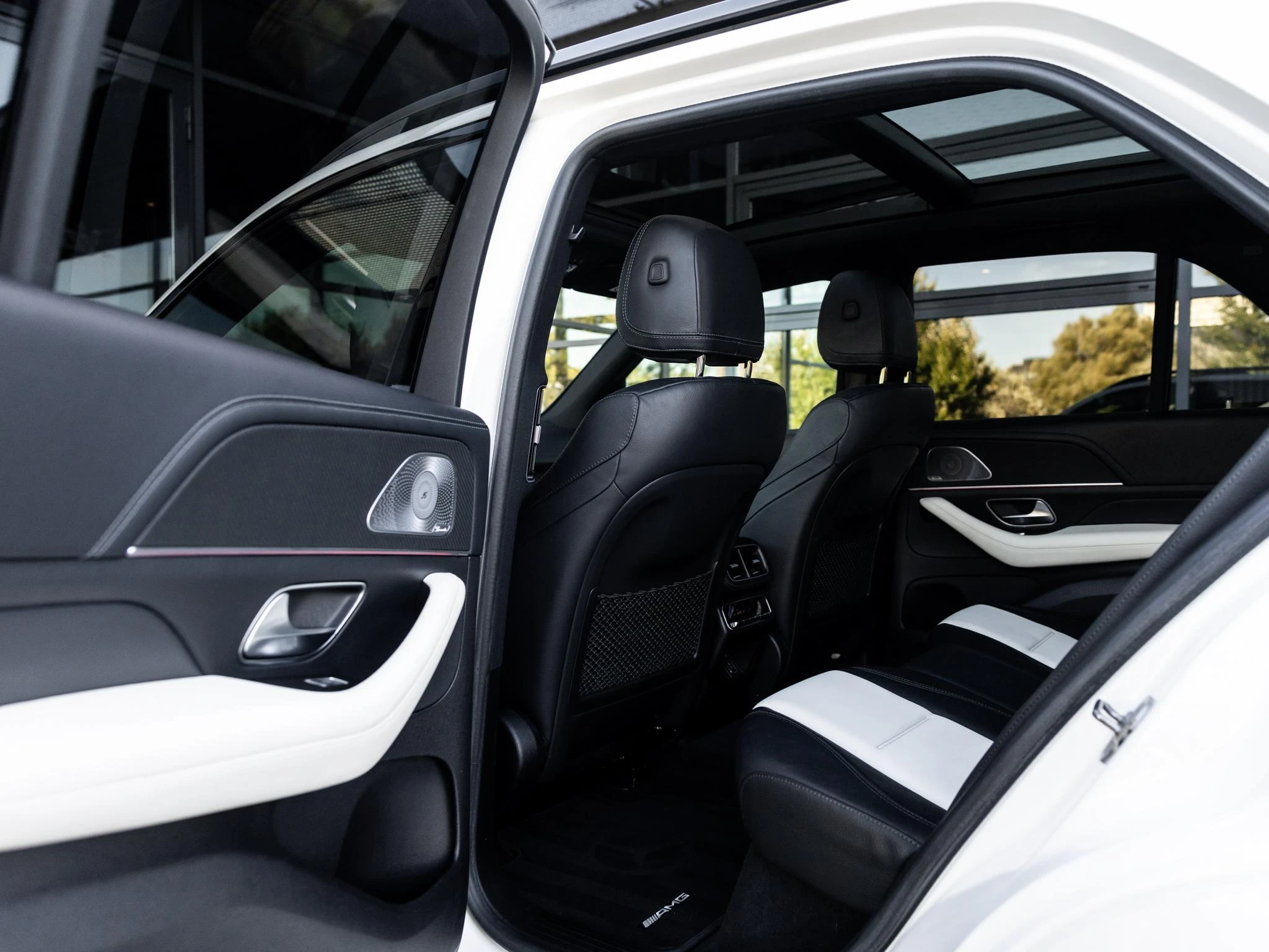 Mercedes-Benz-GLE-image-18
