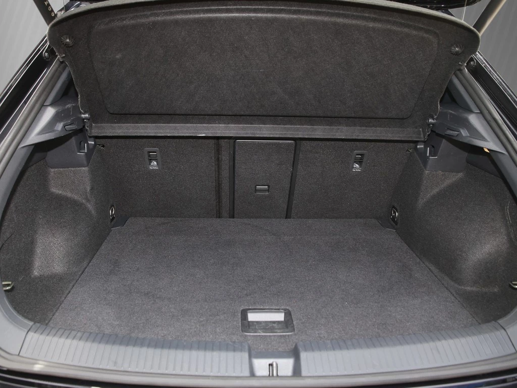 Volkswagen T-Roc 1.5 TSI DSG R-Line AHK/Navi/RFK