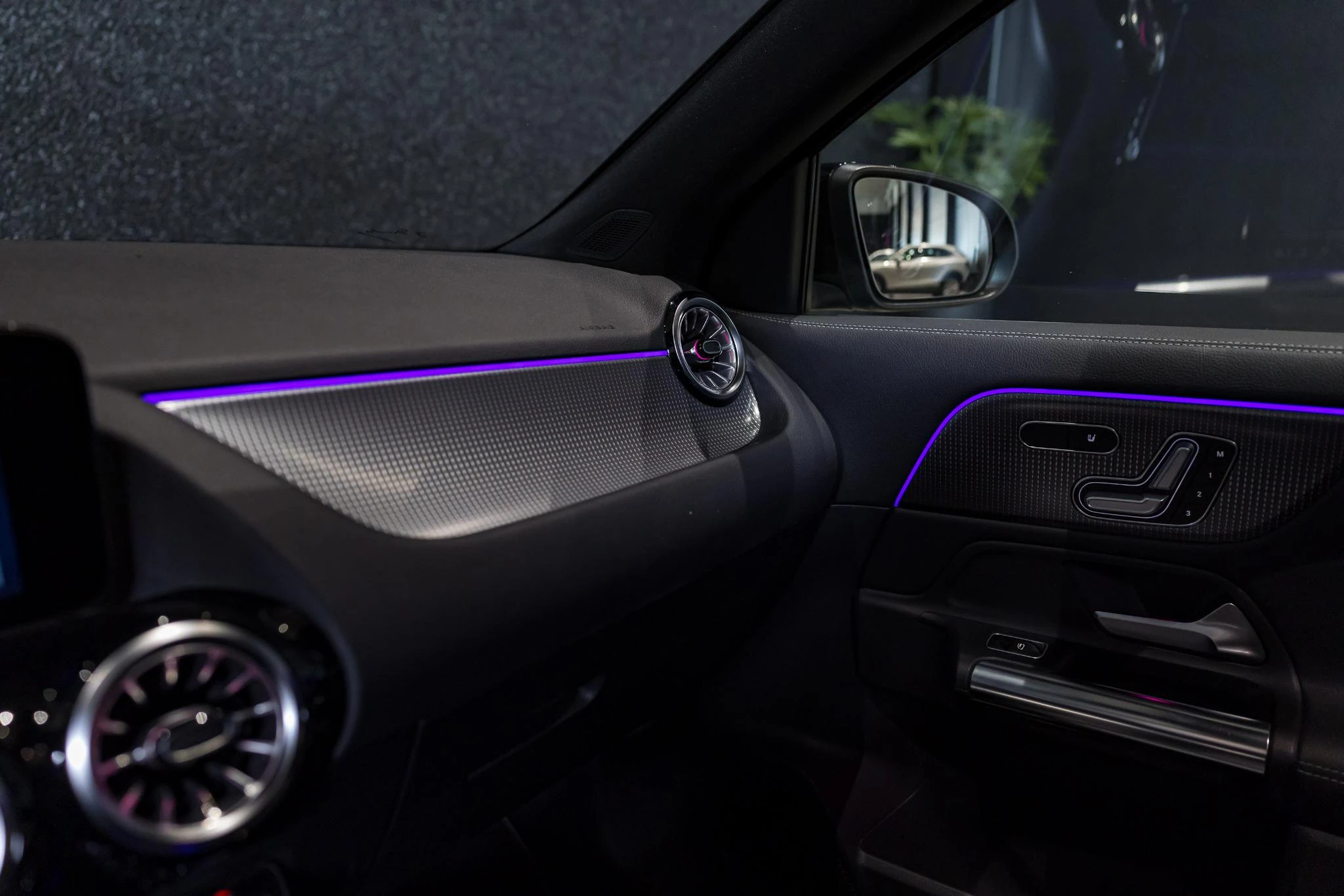 Mercedes-Benz-EQA-image-35