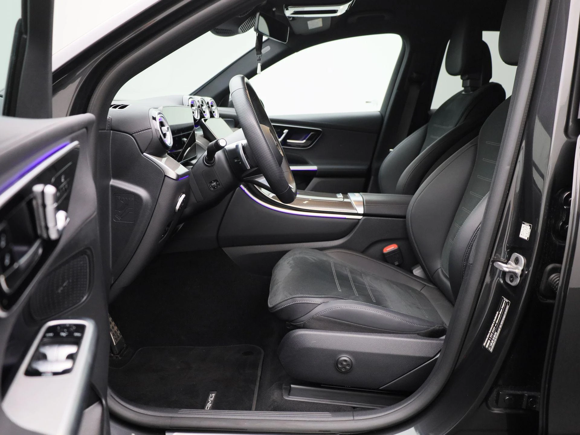 Mercedes-Benz-GLC-image-11