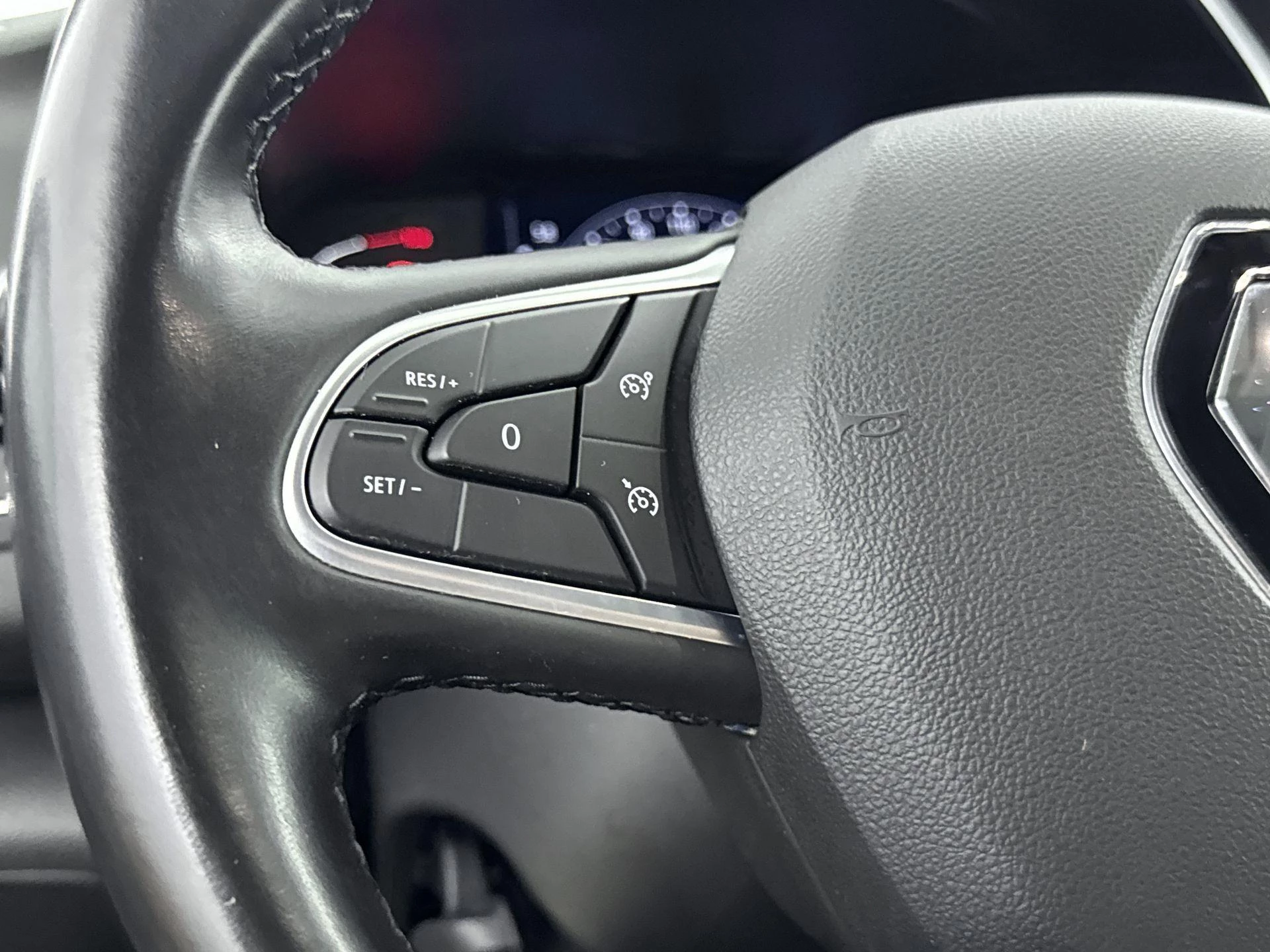 Renault-Mégane Estate-image-5
