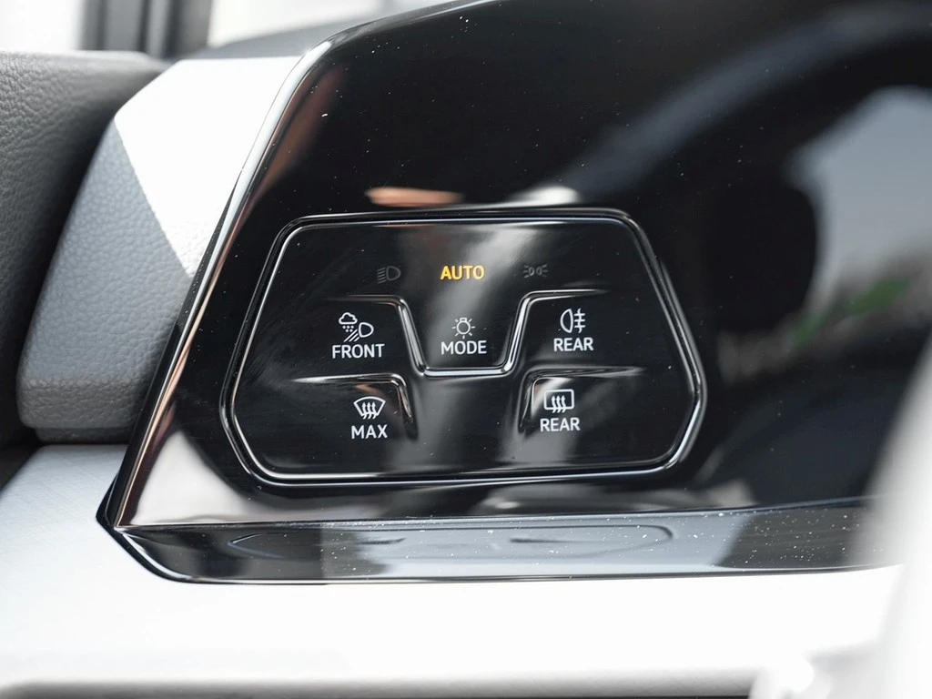 Volkswagen-Golf-image-17