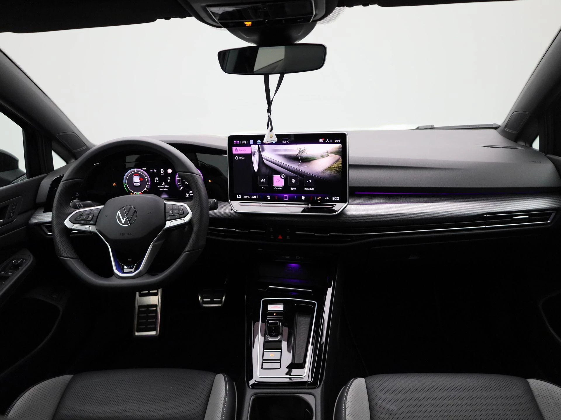 Volkswagen-Golf-image-36