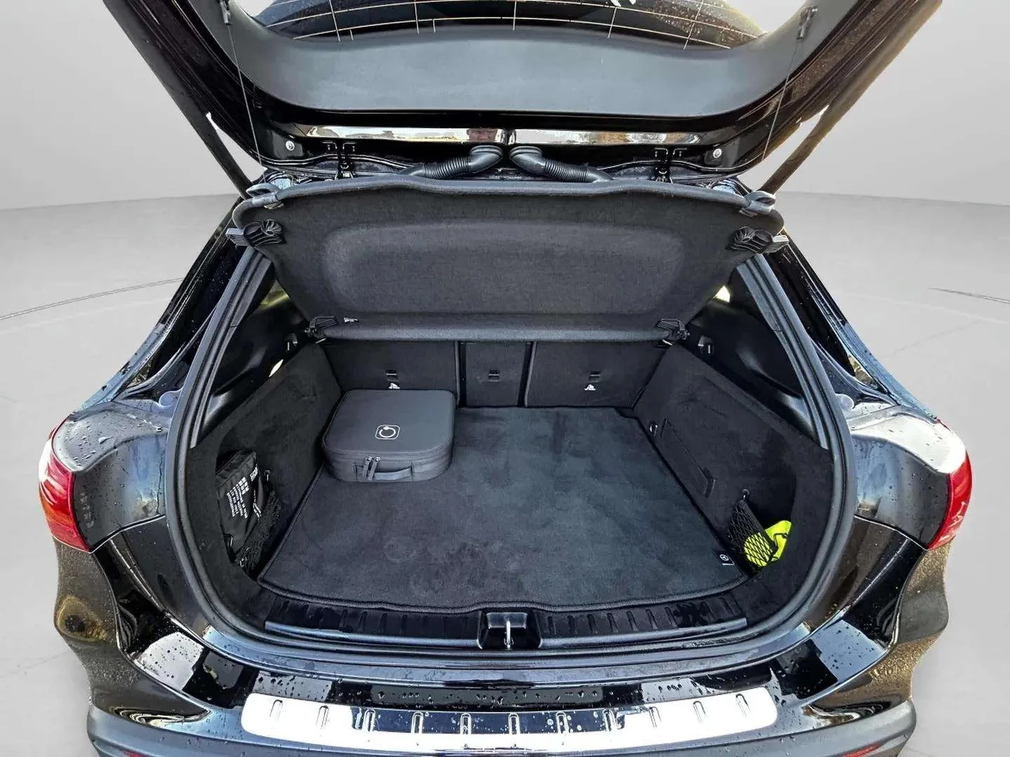 Mercedes-Benz-EQA-image-21