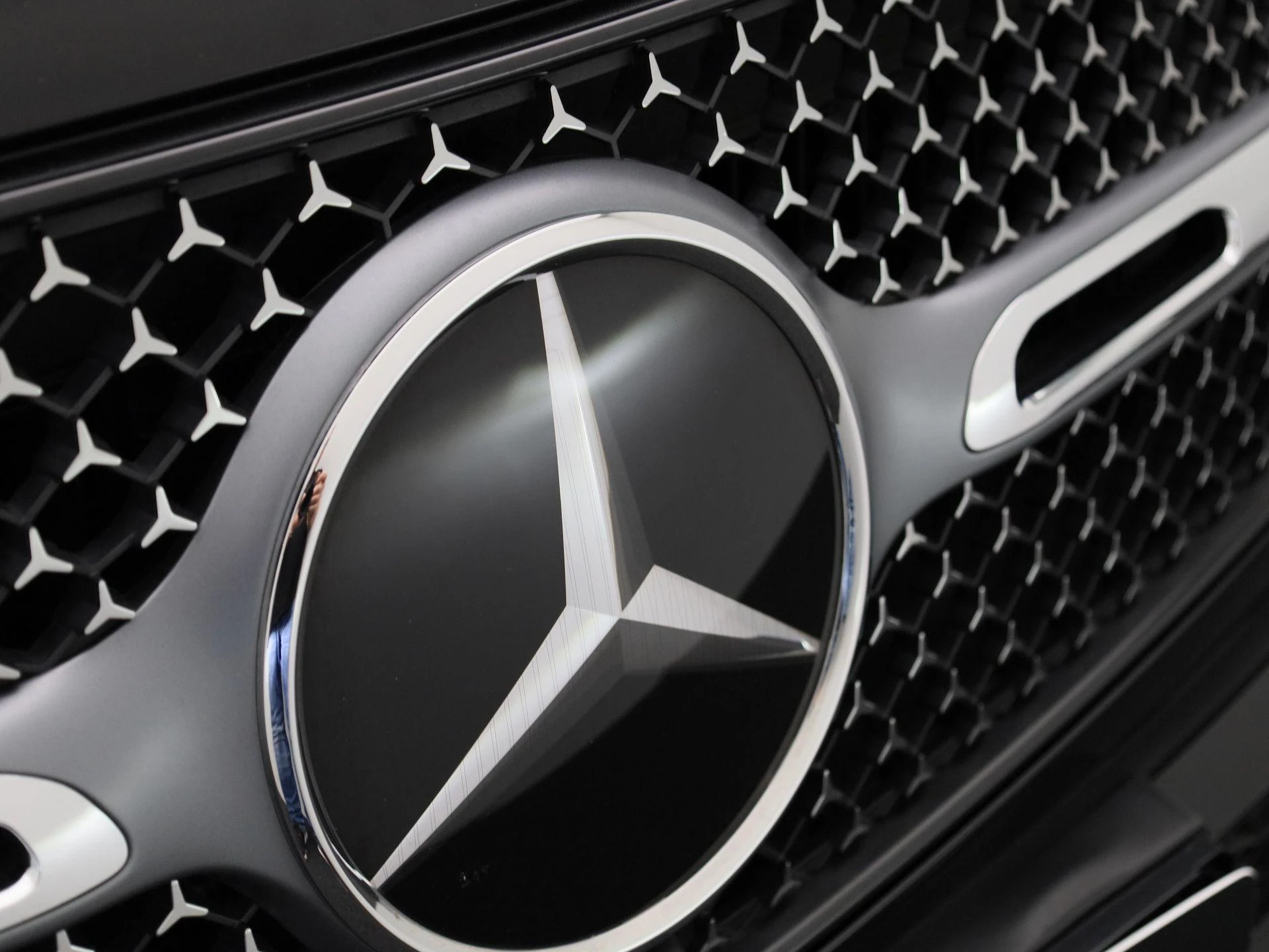 Mercedes-Benz-GLC-image-40