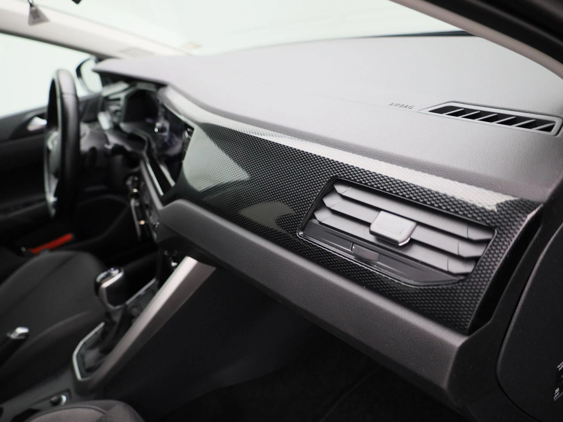 Volkswagen-Polo-image-36