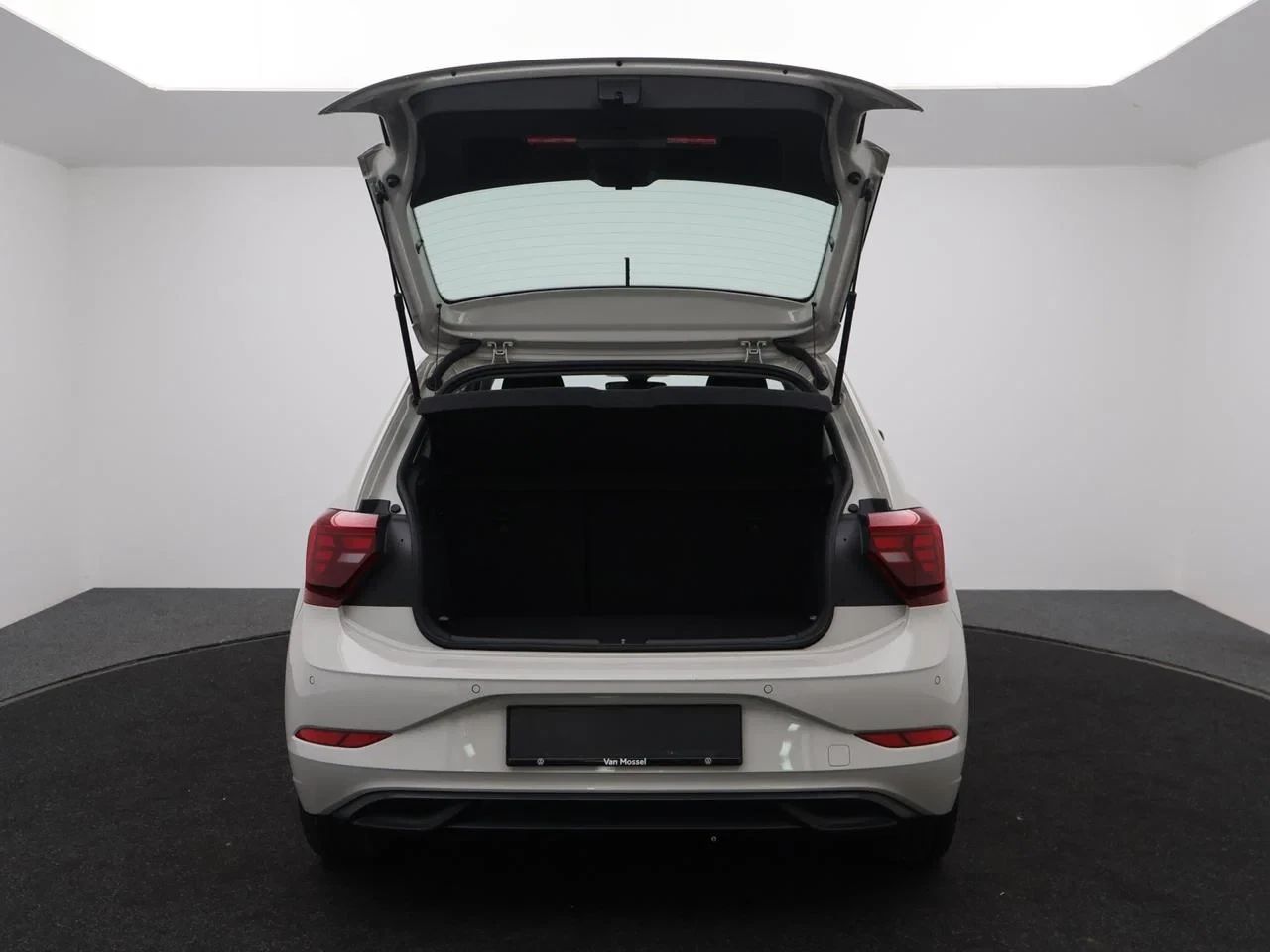 Volkswagen-Polo-image-11