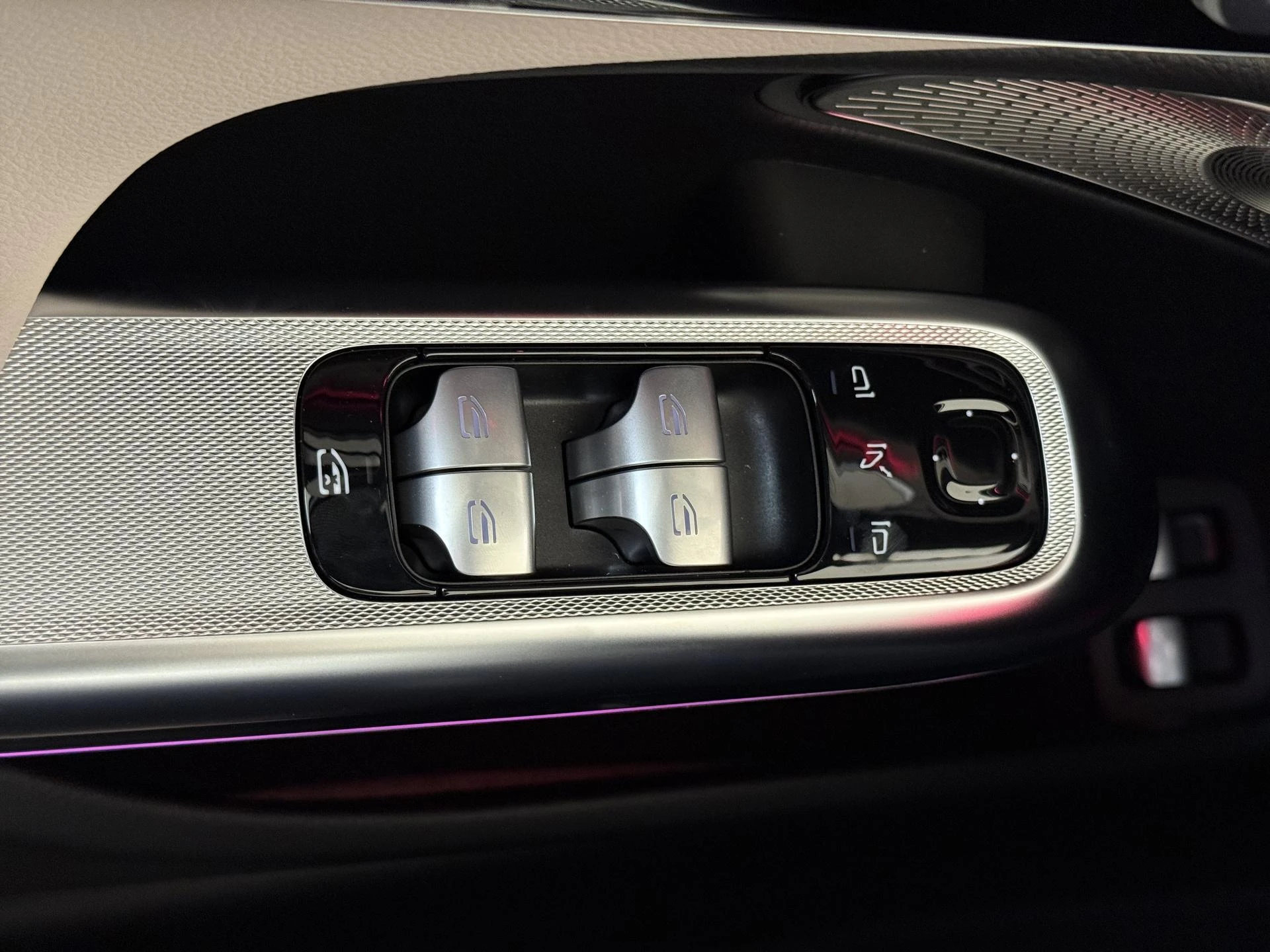 Mercedes-Benz-E-Klasse-image-24