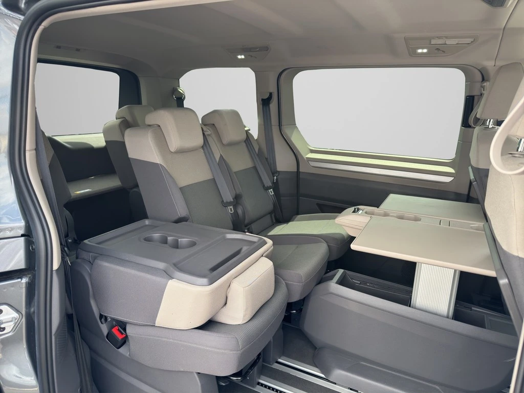 Volkswagen-Multivan-image-6