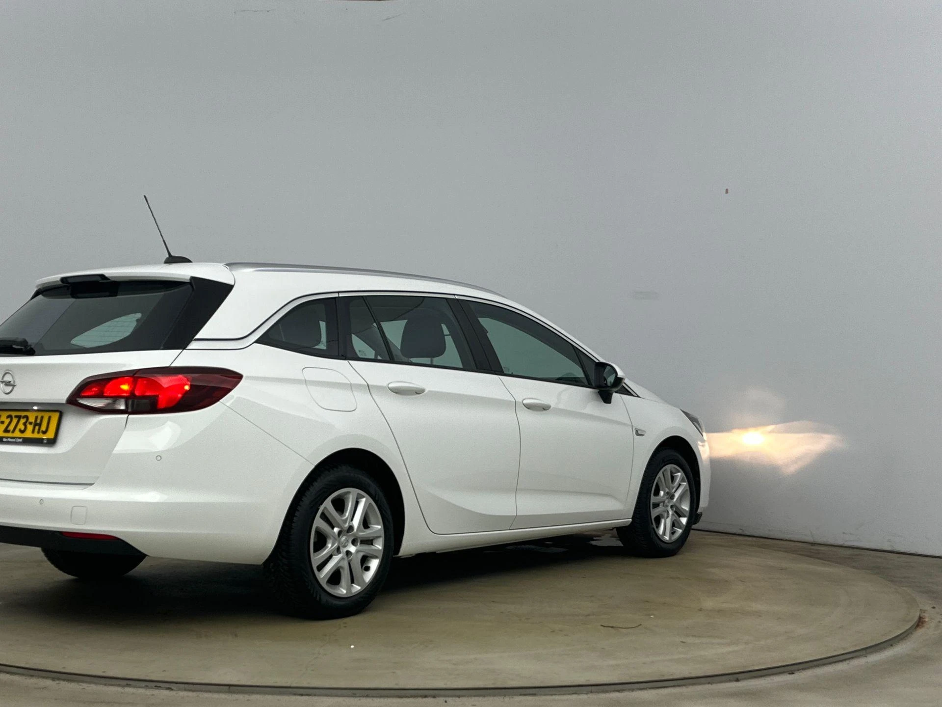 Opel-Astra-image-3