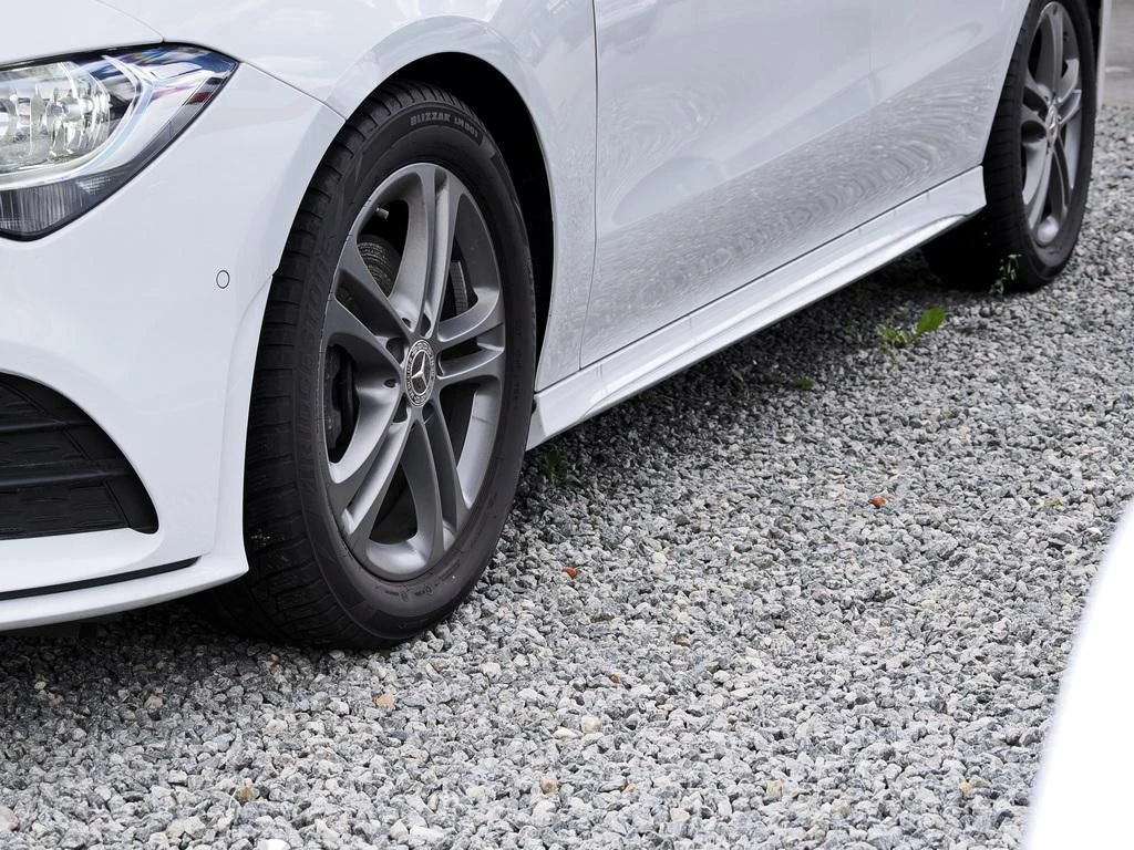 Mercedes-Benz-CLA 200 d-image-6