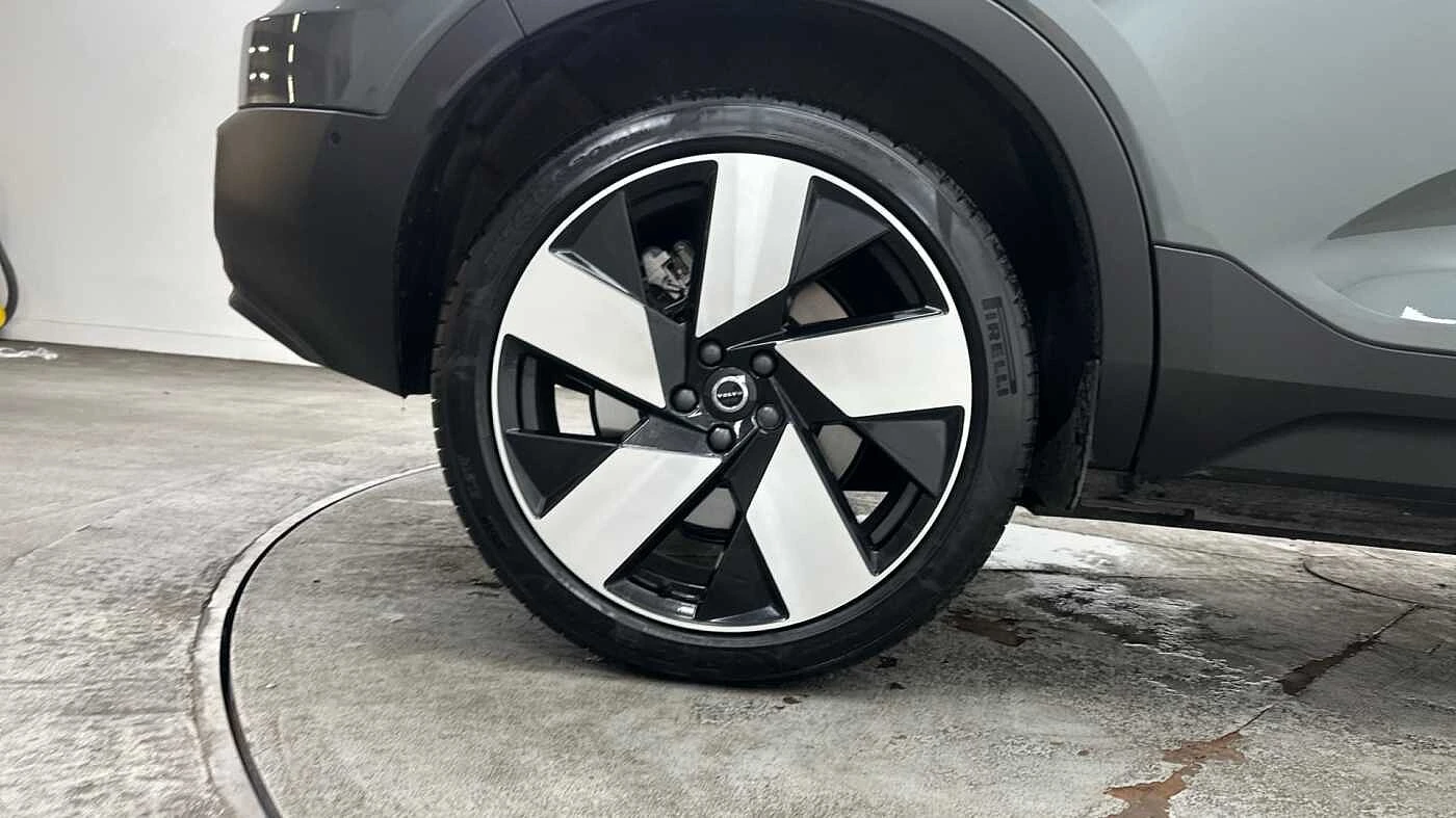 Volvo-EX40-image-10