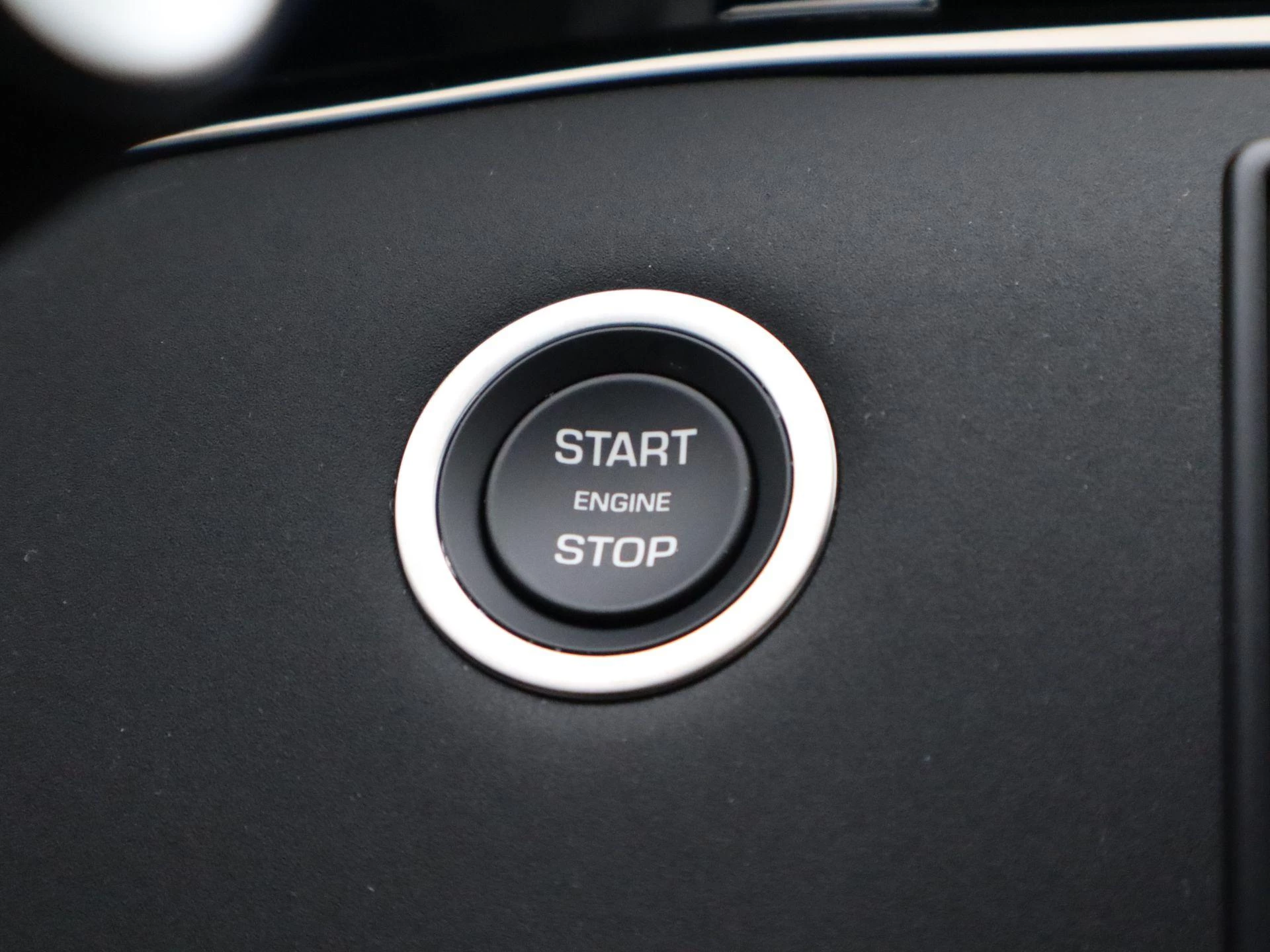 Land Rover-Range Rover Evoque-image-16