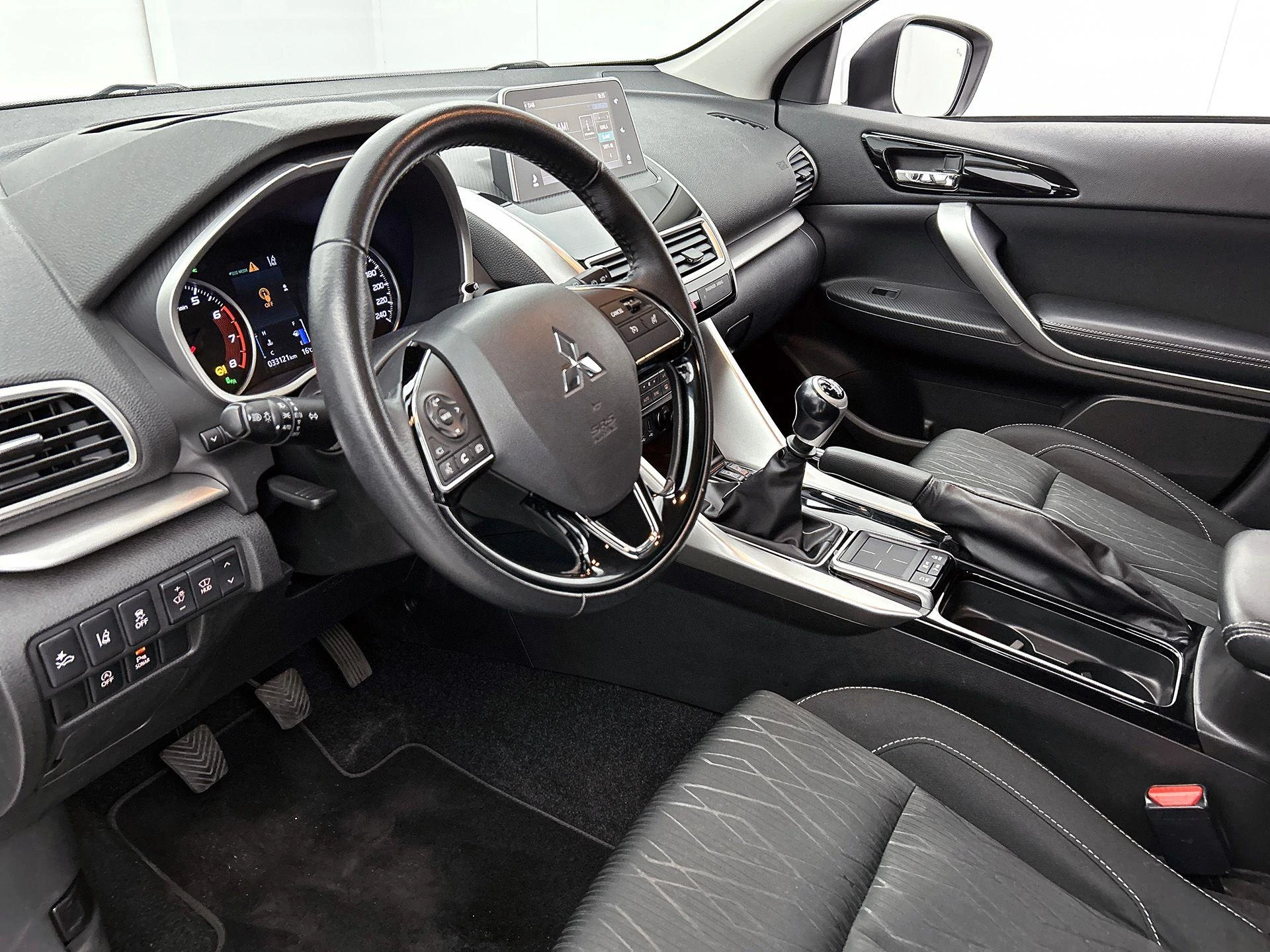 Mitsubishi-Eclipse Cross-image-19