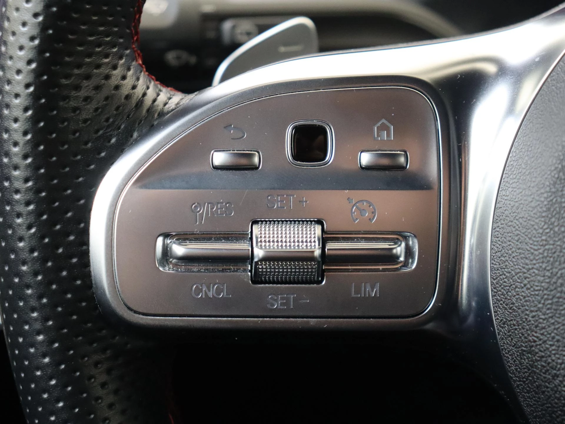 Mercedes-Benz-CLA-image-15