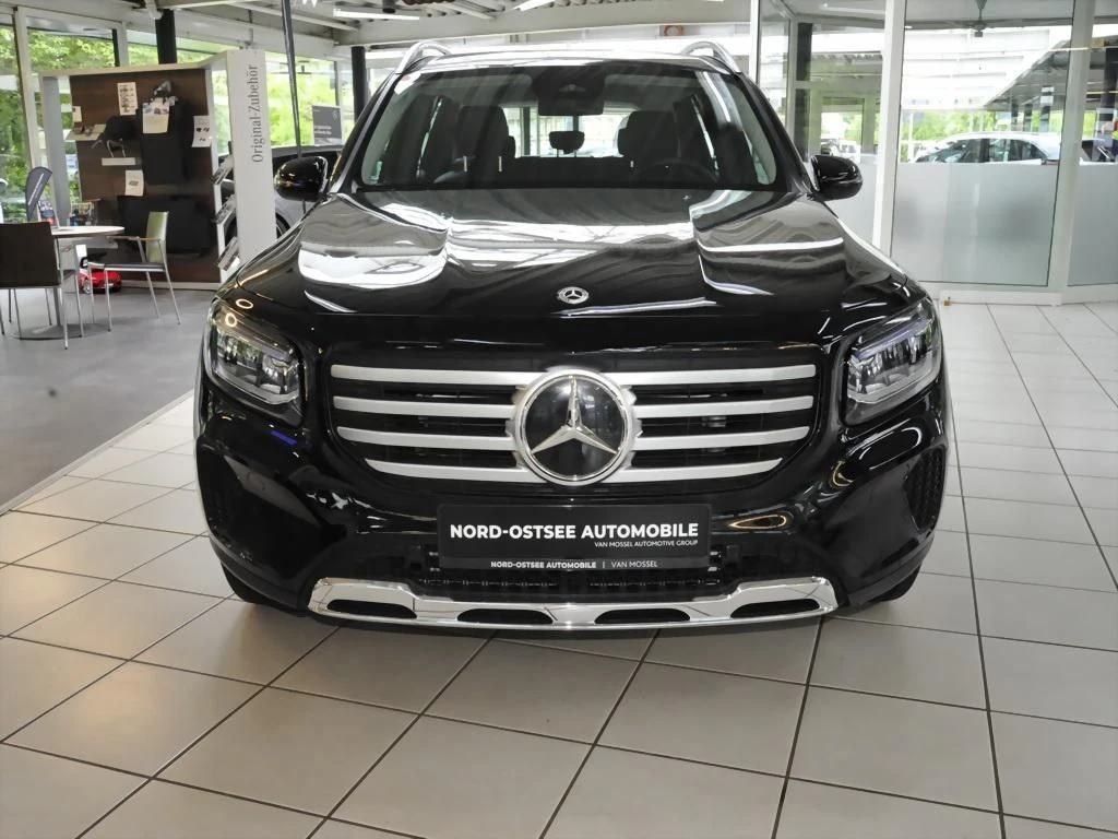 Mercedes-Benz-GLB 200 d-image-3