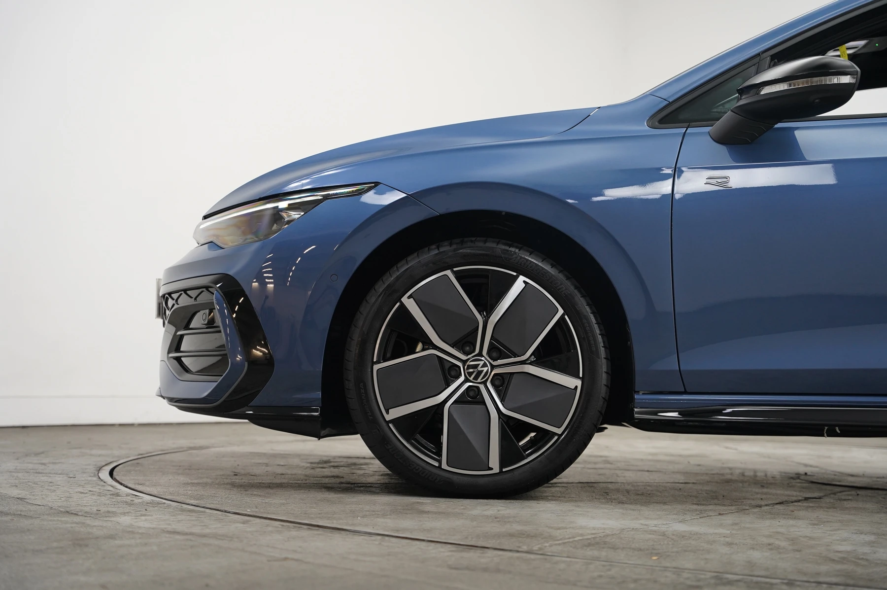 Volkswagen-Golf-image-4