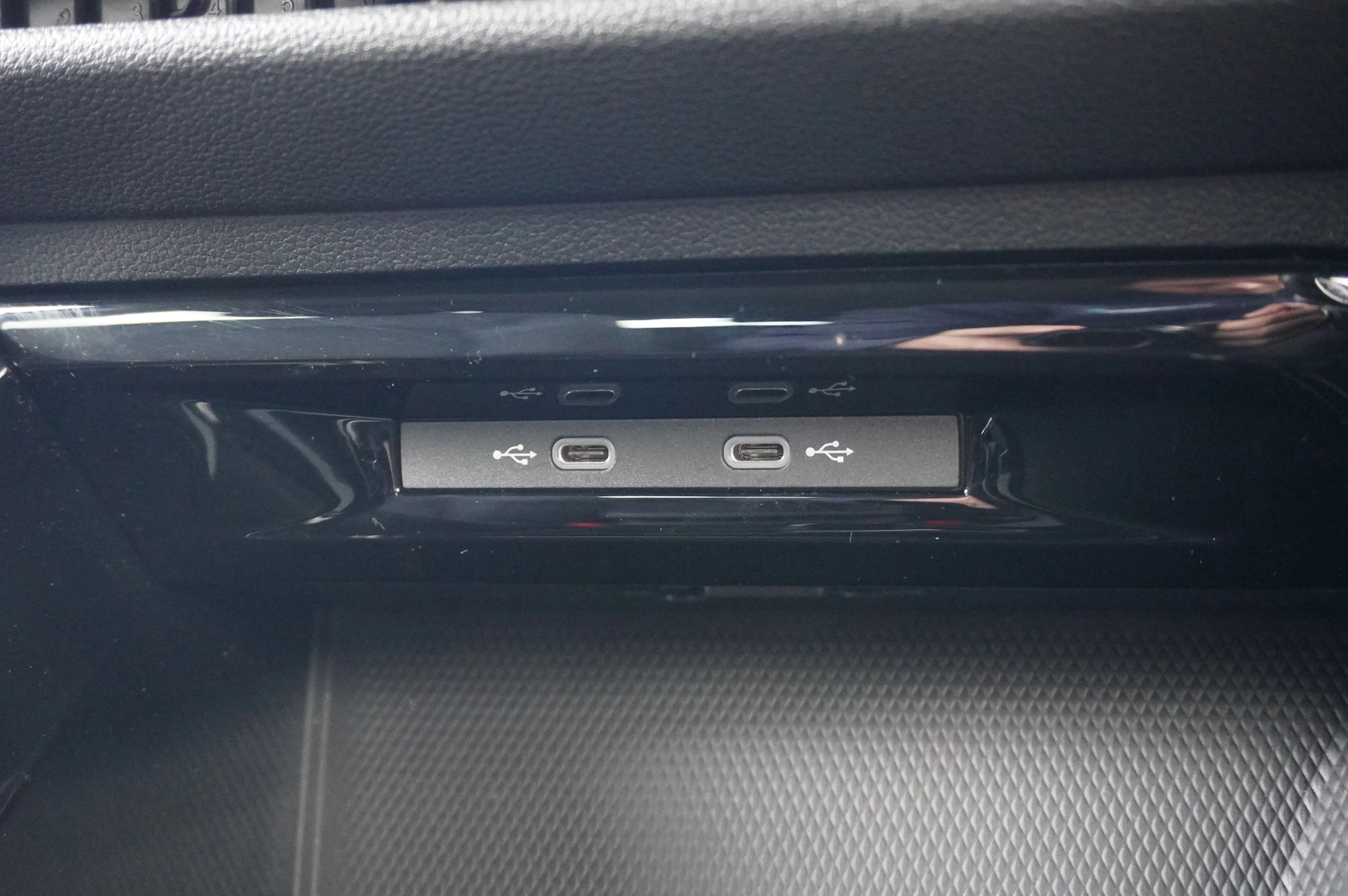 Volkswagen-Golf-image-36