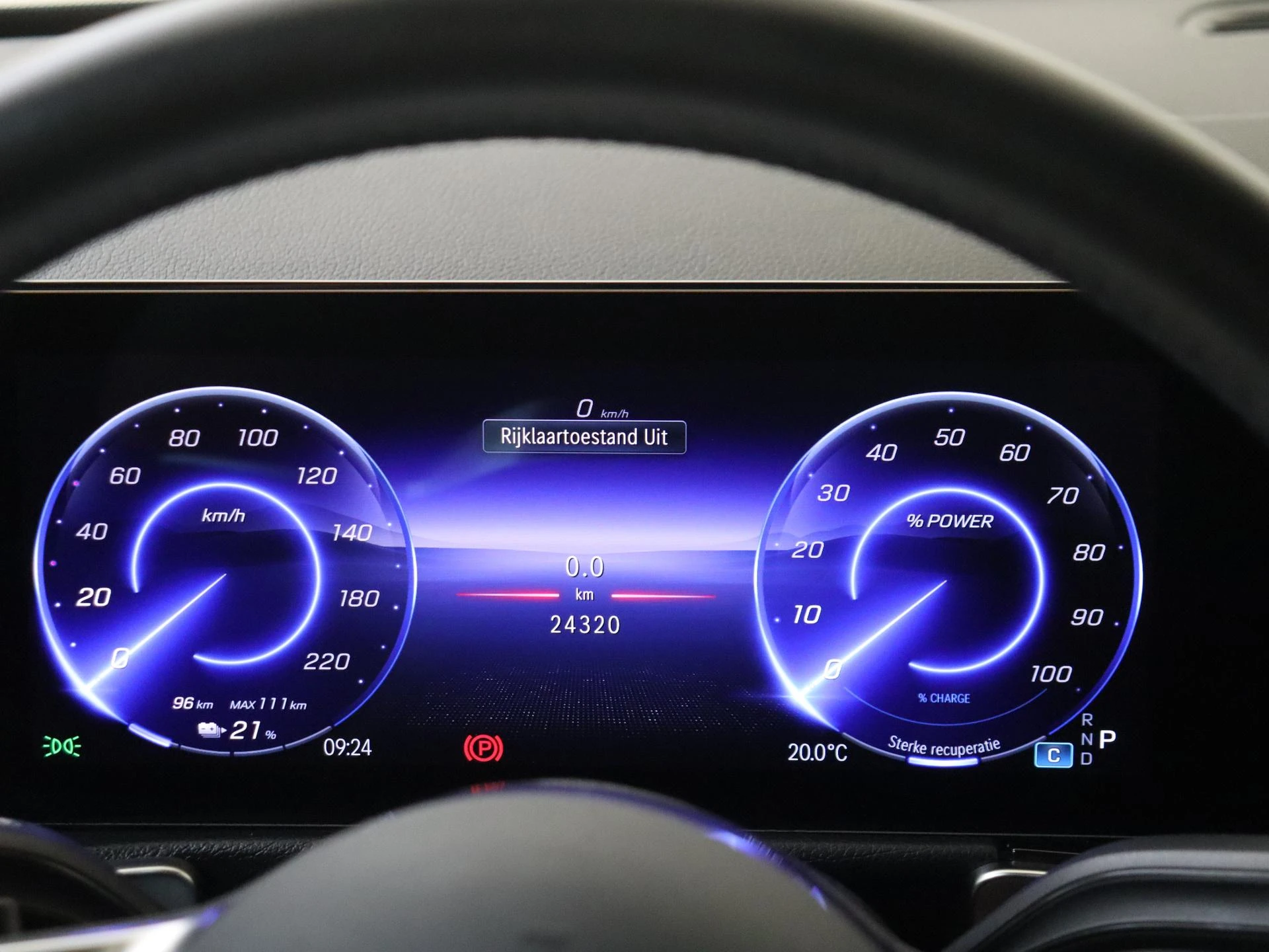 Mercedes-Benz-EQB-image-10