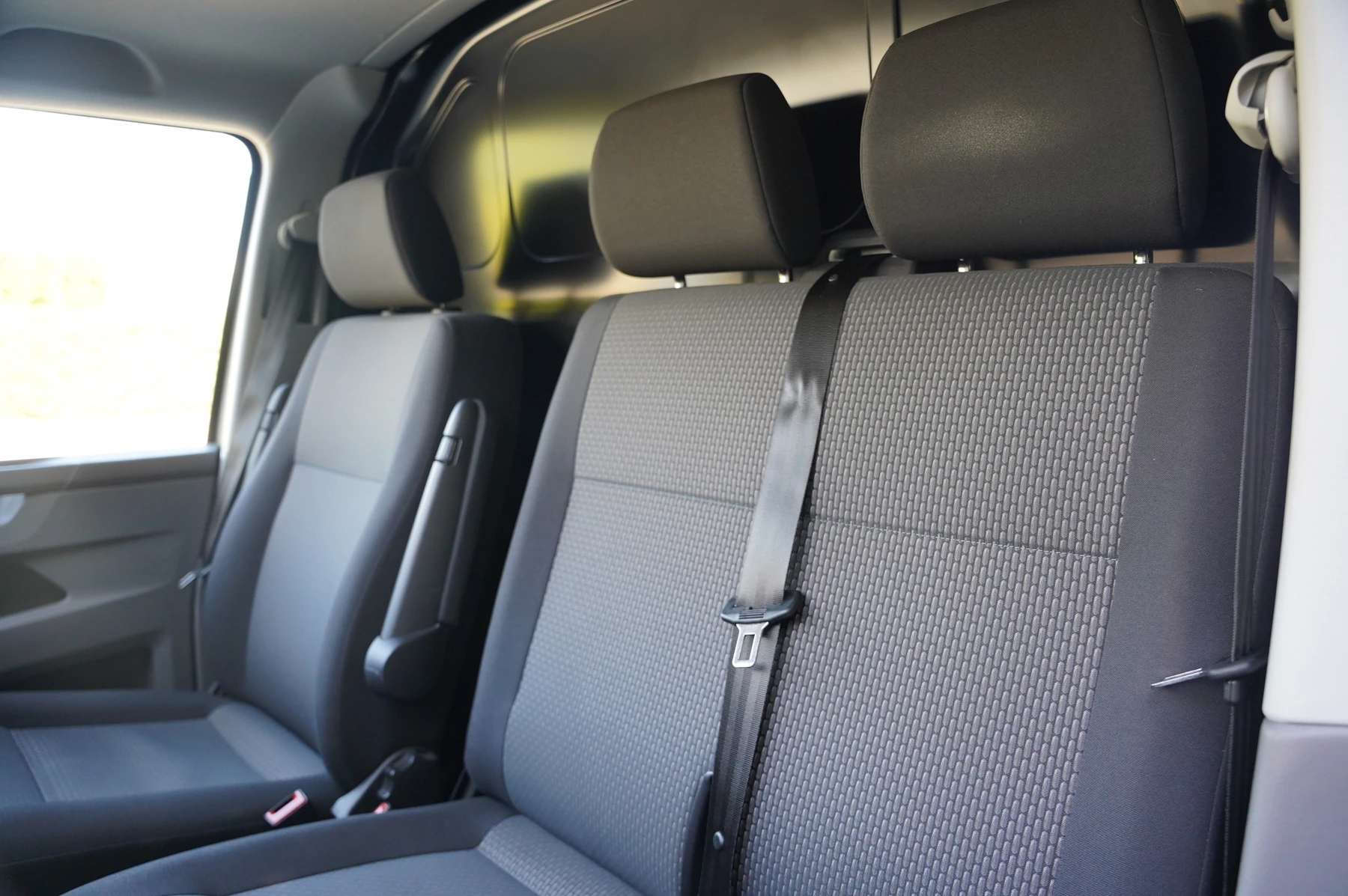 Volkswagen-Transporter-image-23