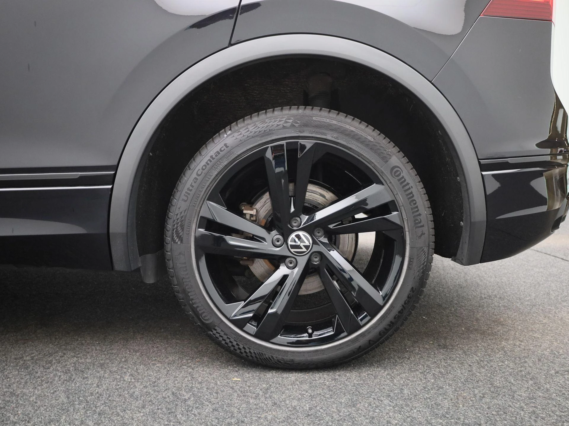 Volkswagen-Tiguan-image-12