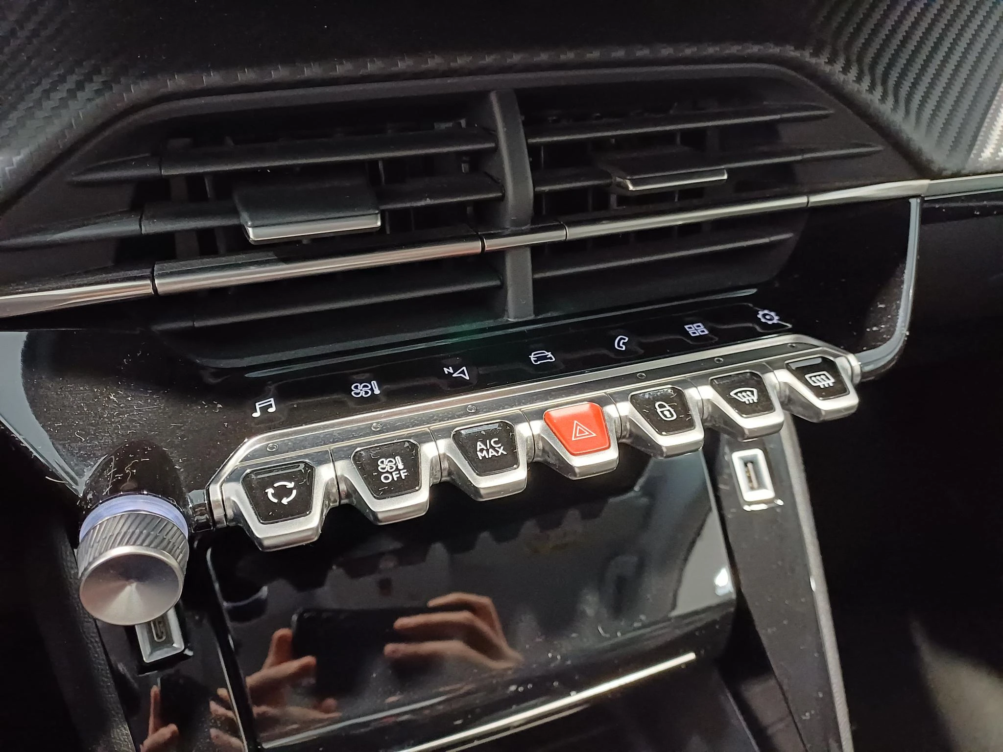 Peugeot-208-image-12