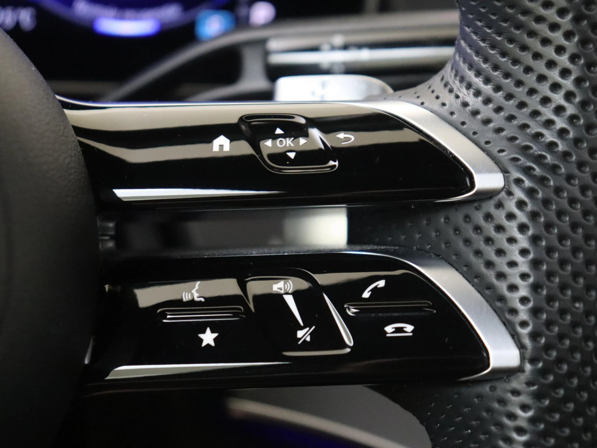 Mercedes-Benz-EQE-image-13