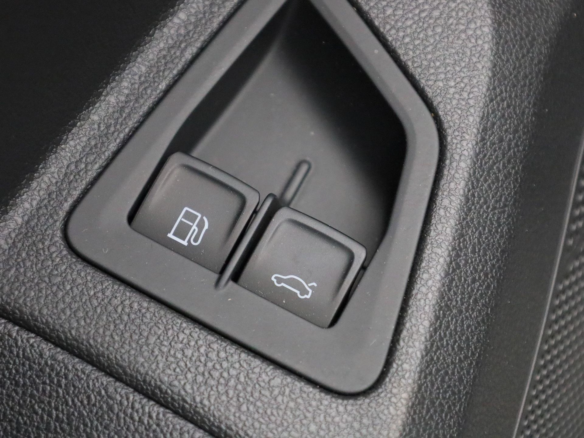 Volkswagen-Touareg-image-45