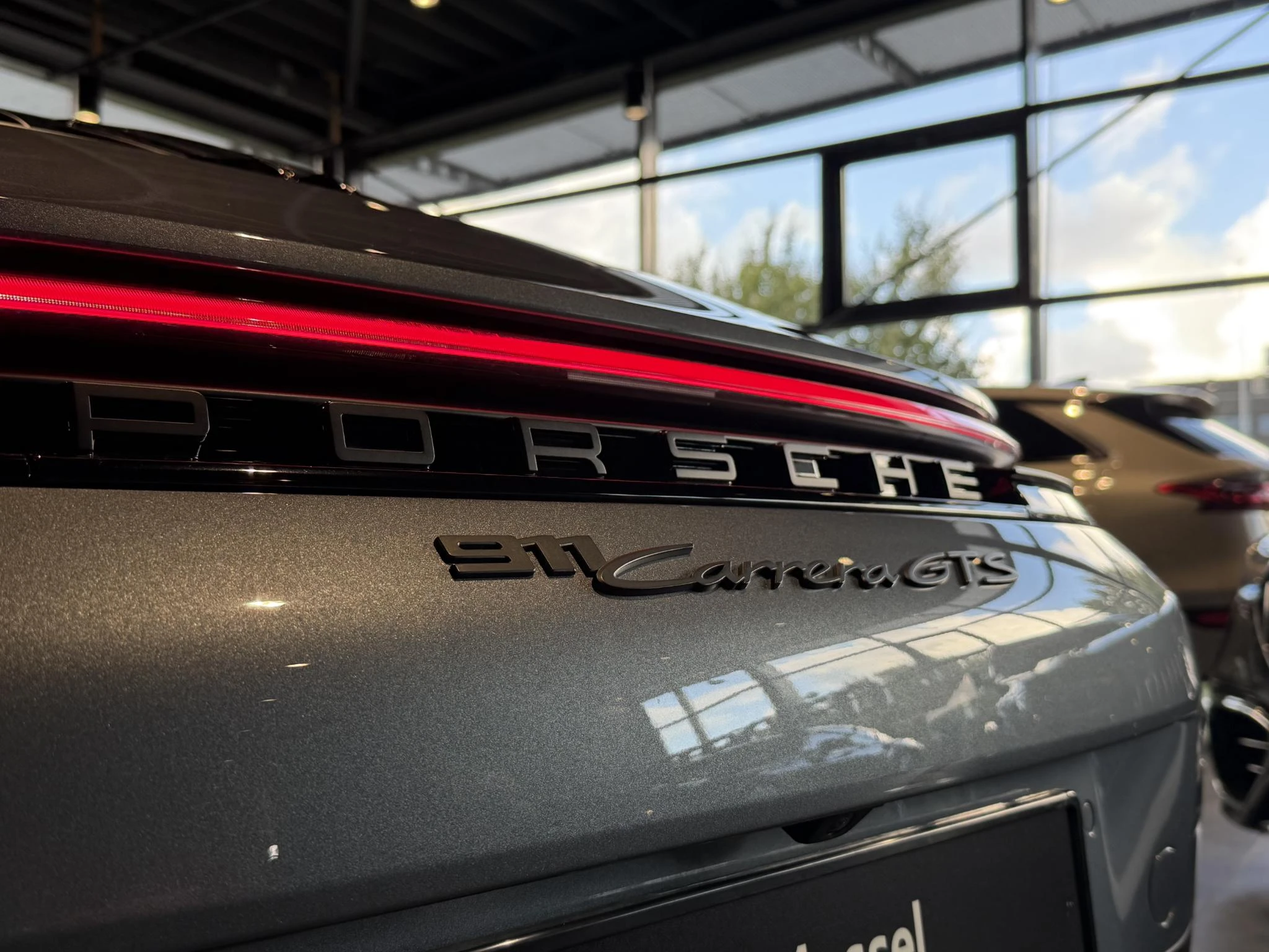 Porsche-911-image-17