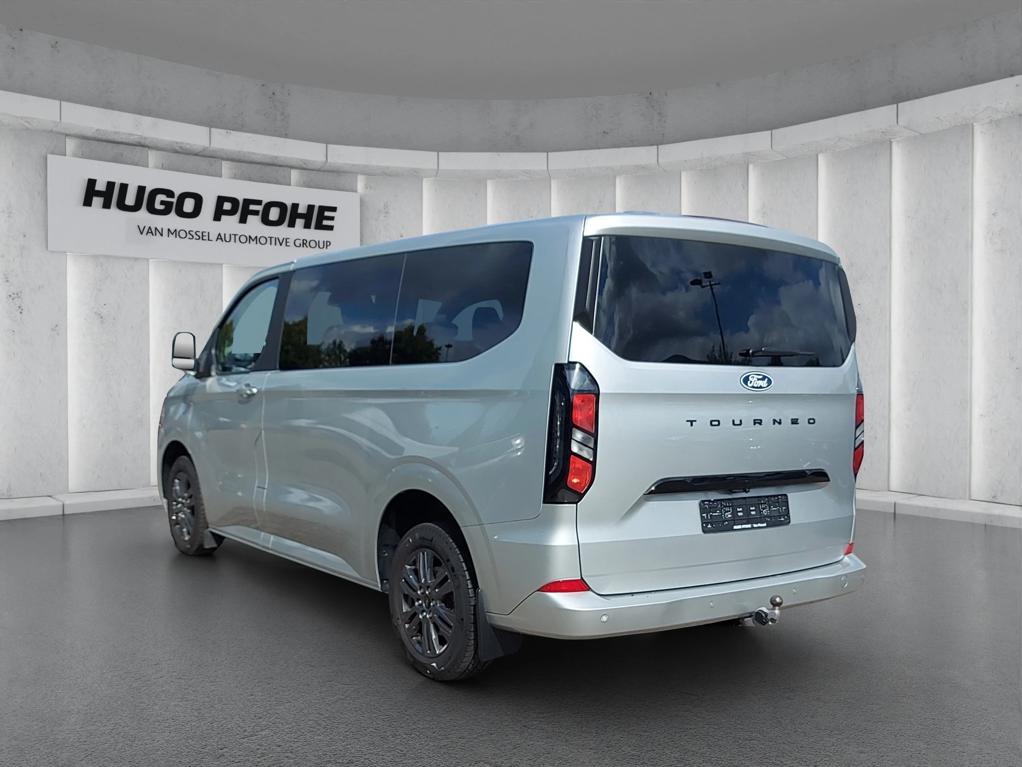 Ford-Tourneo Custom-image-2