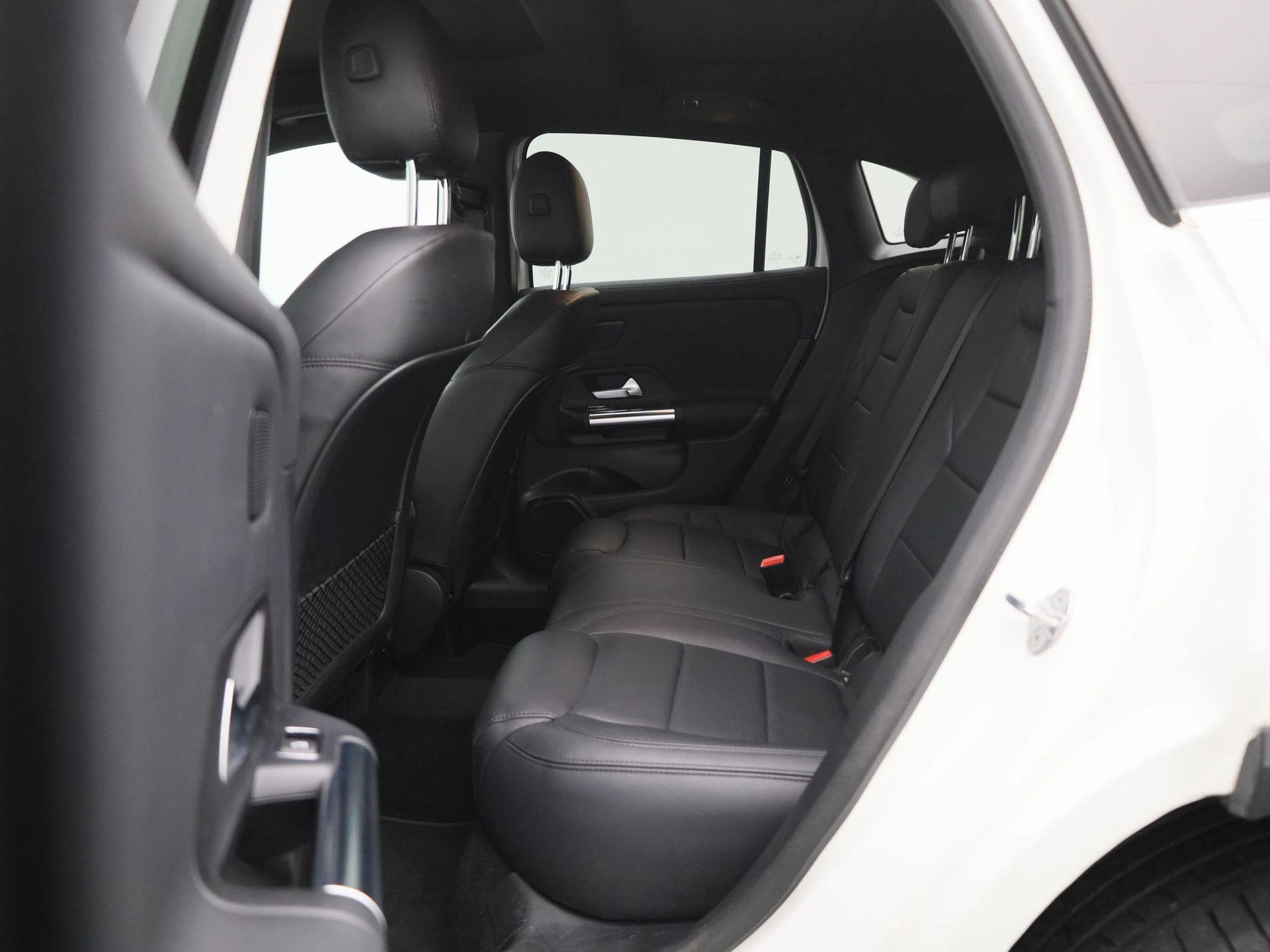 Mercedes-Benz-GLA-image-12