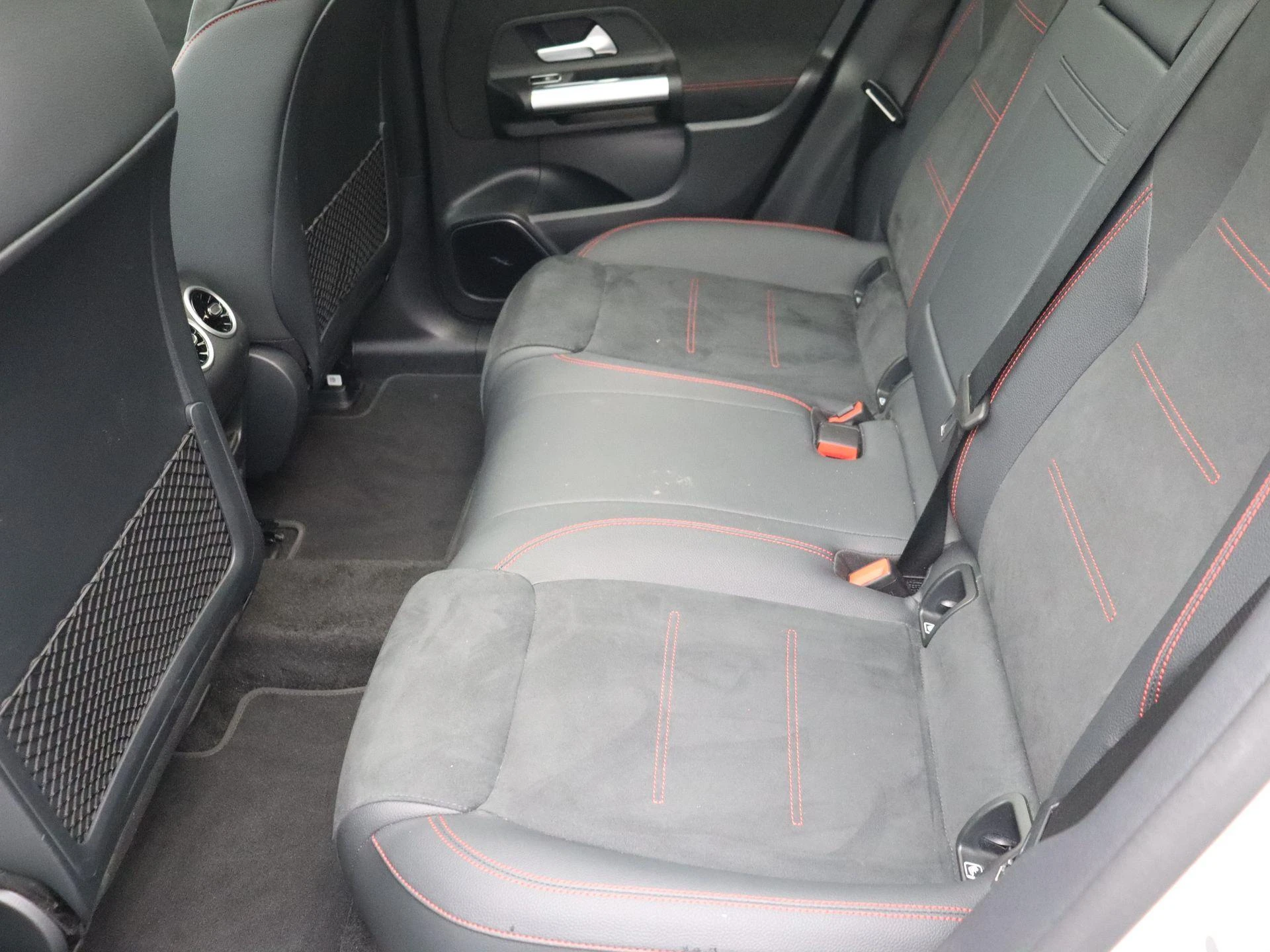 Mercedes-Benz EQA 250+ Star Edition + PANO + TREKHAAK + BURMESTER + HEAD UP +