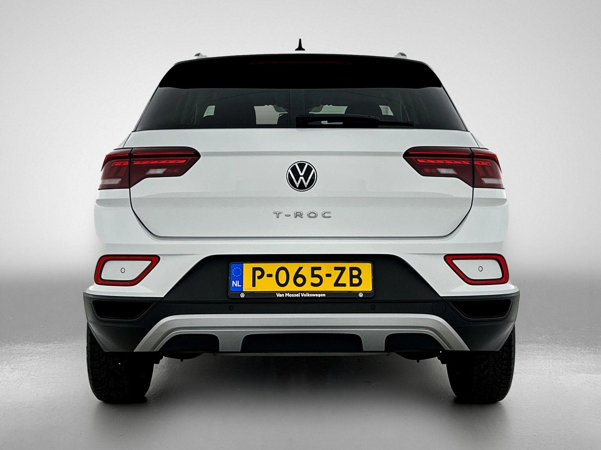 Volkswagen-T-Roc-image-2