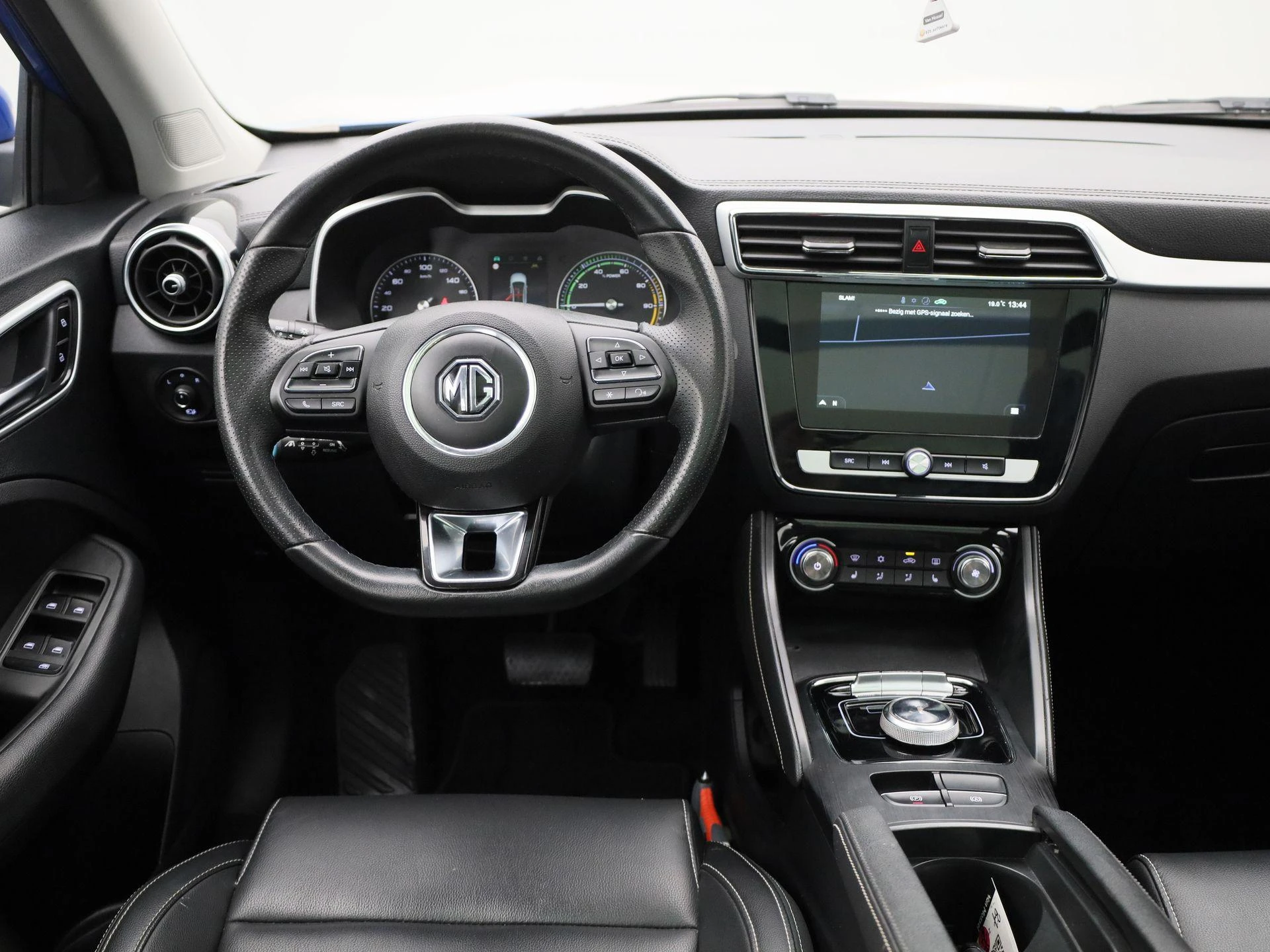 MG-ZS EV-image-6